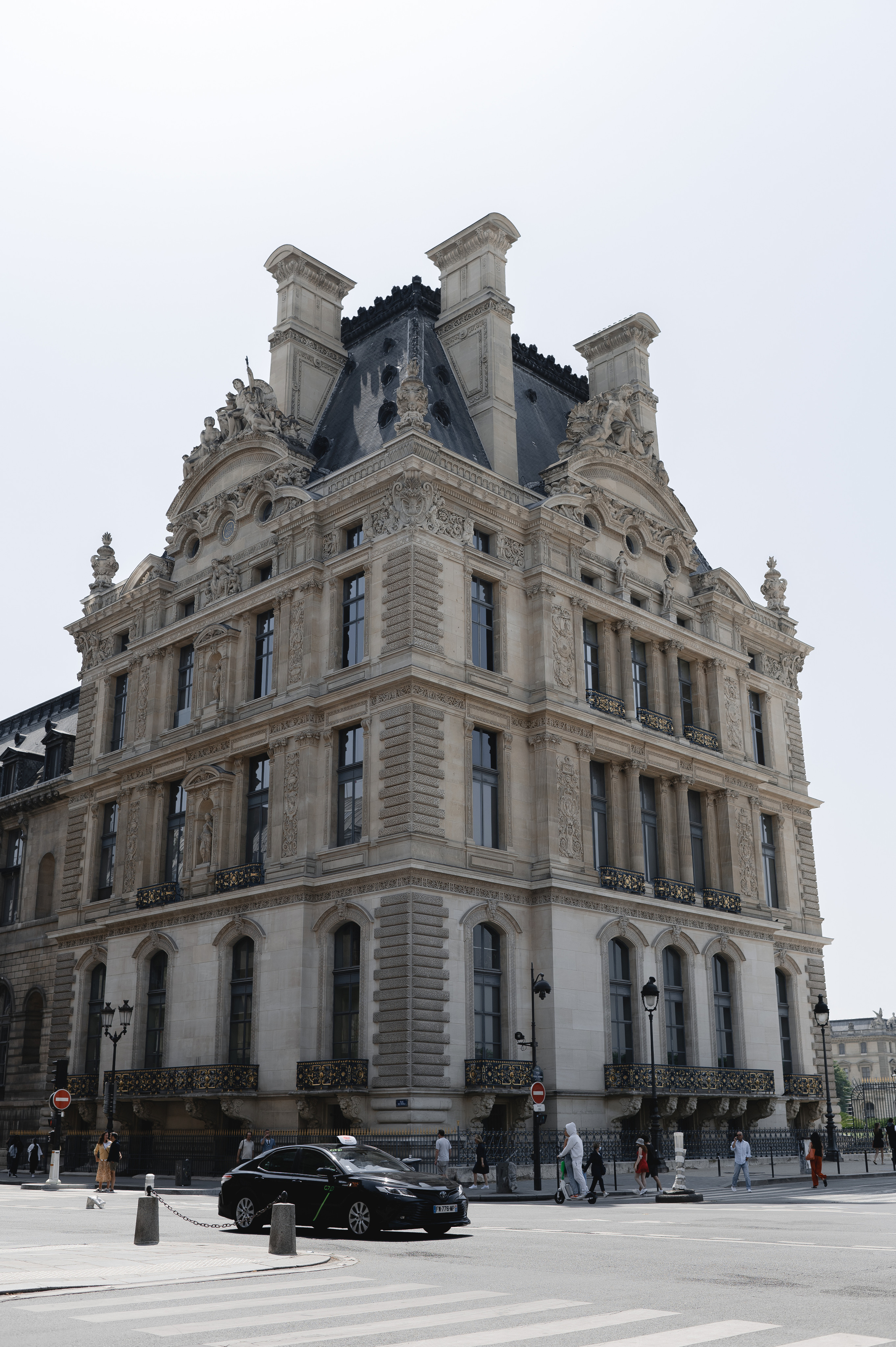Paris Wedding on The Seine. Wedding photographer and videographer based in Timisoara, Romania