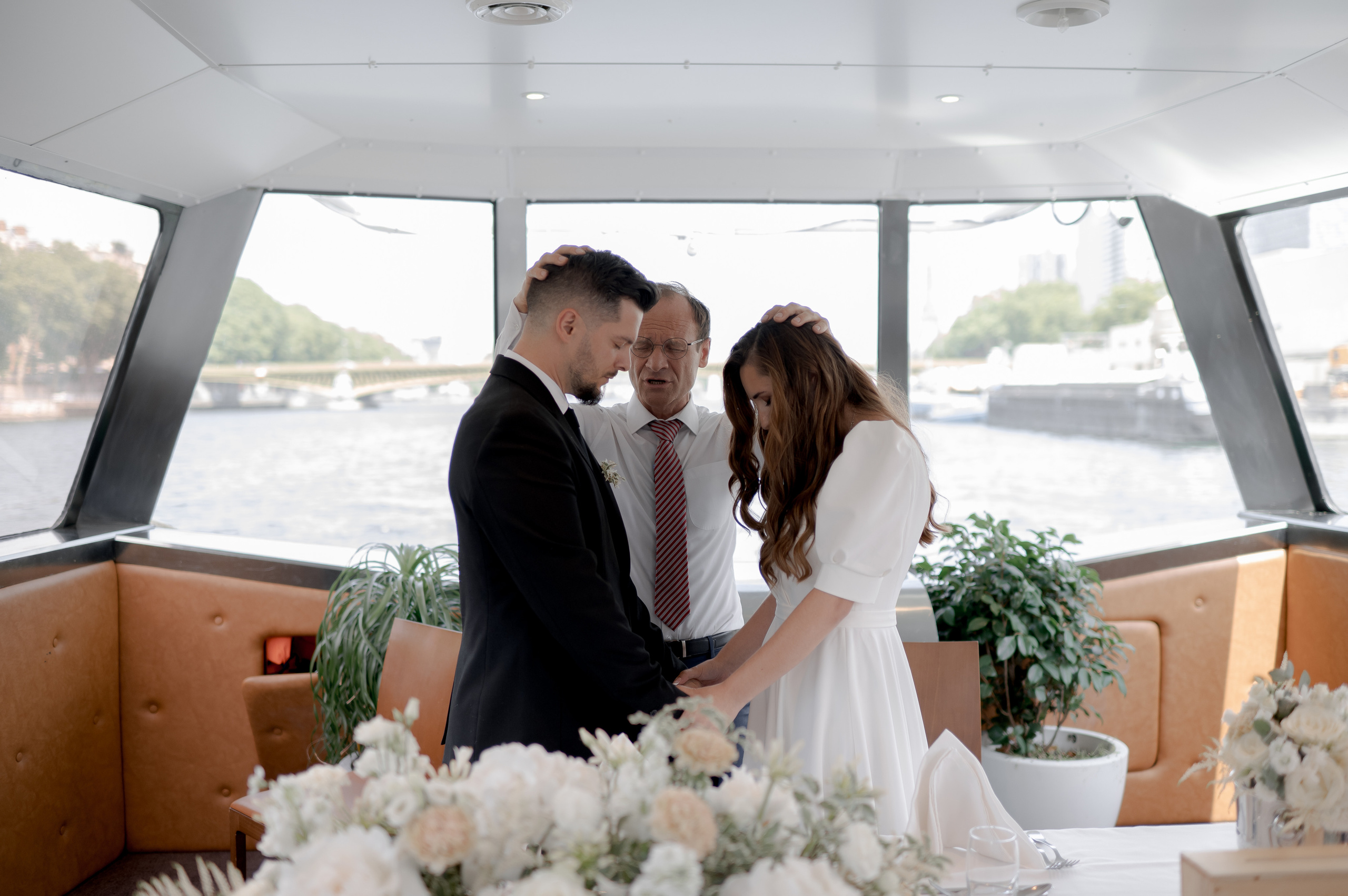 Paris Wedding on The Seine. Wedding photographer and videographer based in Timisoara, Romania