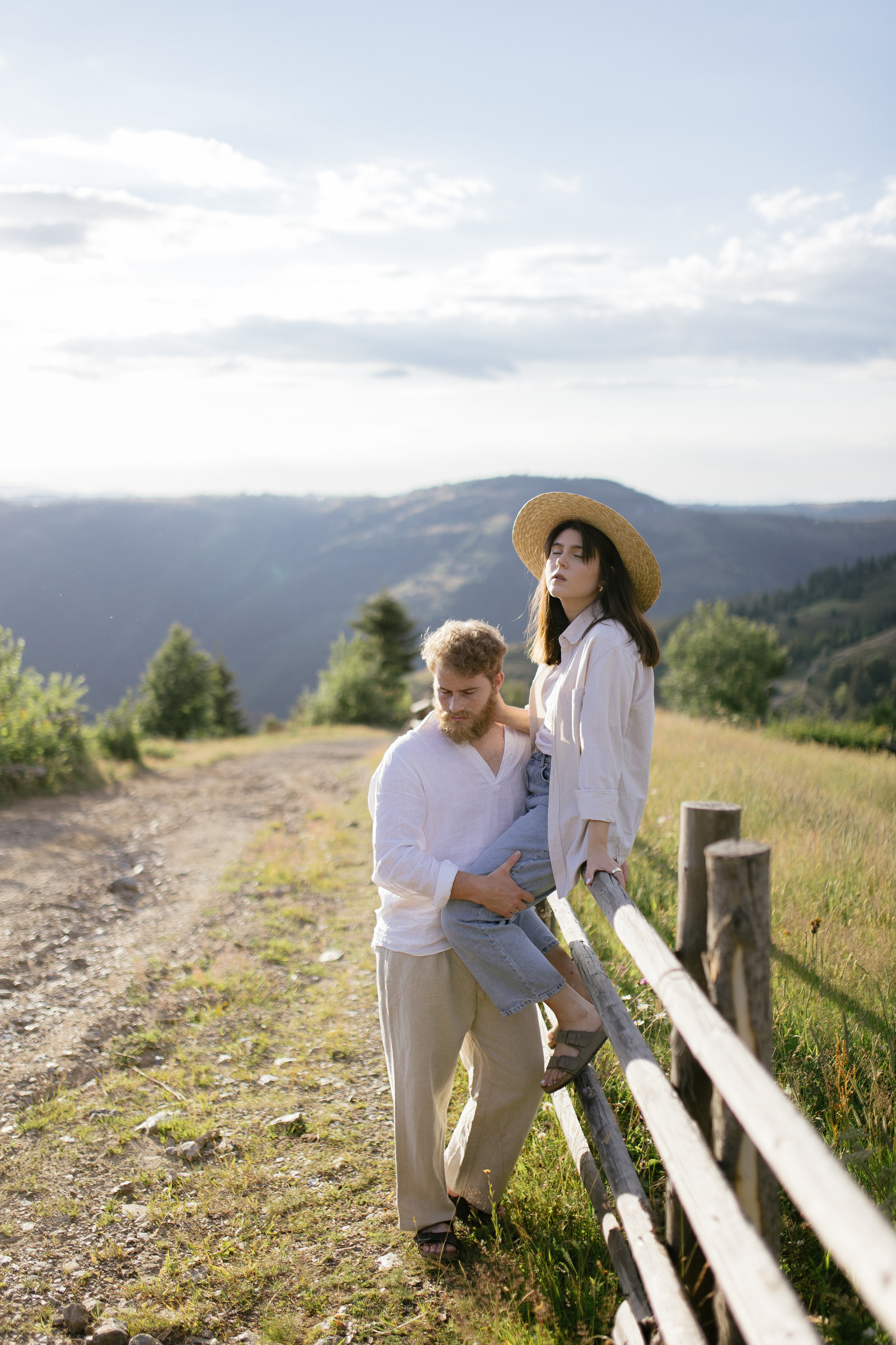 Airy couple session up in the mountains. Italy wedding photographer. Wedding photographer and videographer based in Timisoara, Romania