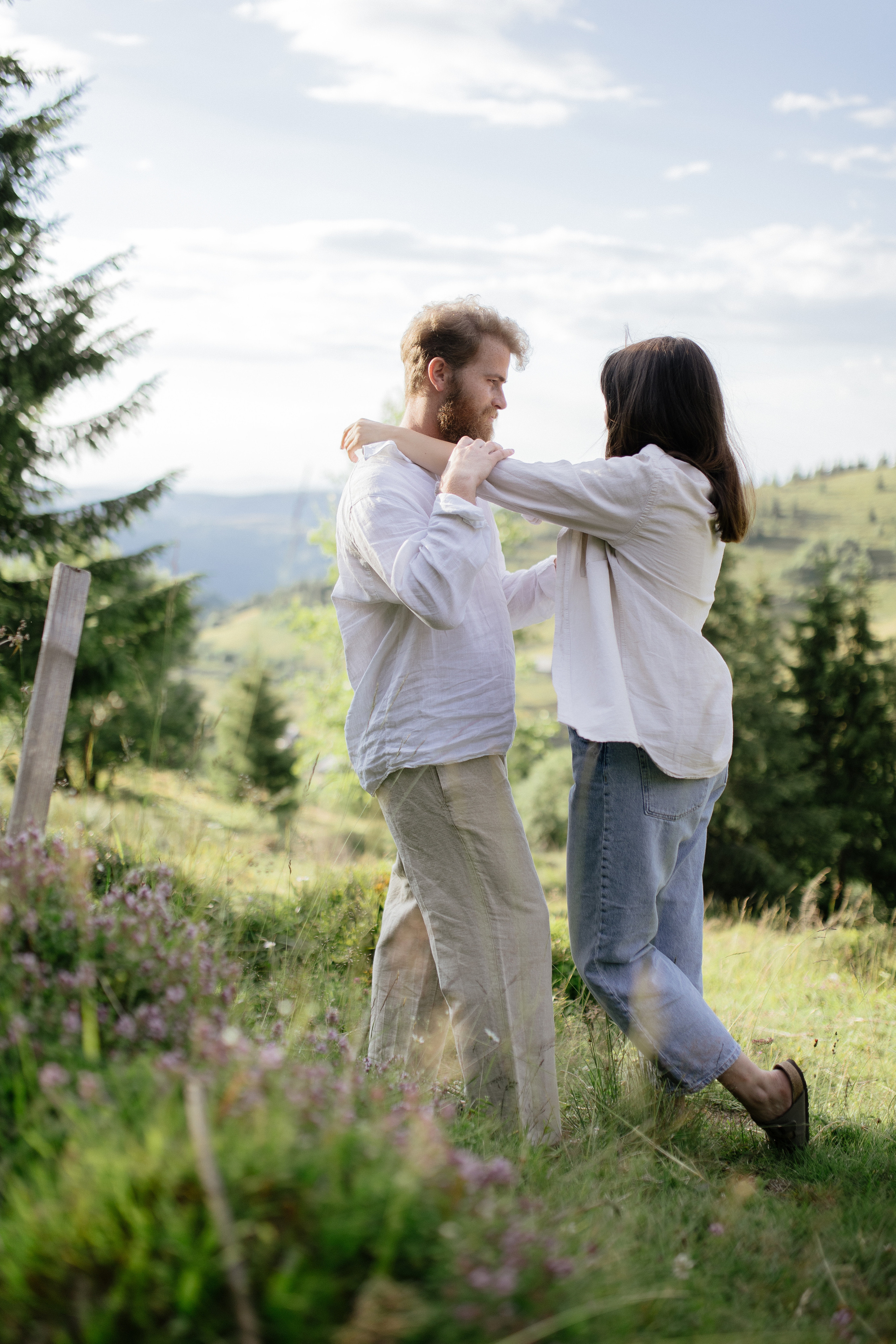 Airy couple session up in the mountains. Italy wedding photographer. Wedding photographer and videographer based in Timisoara, Romania