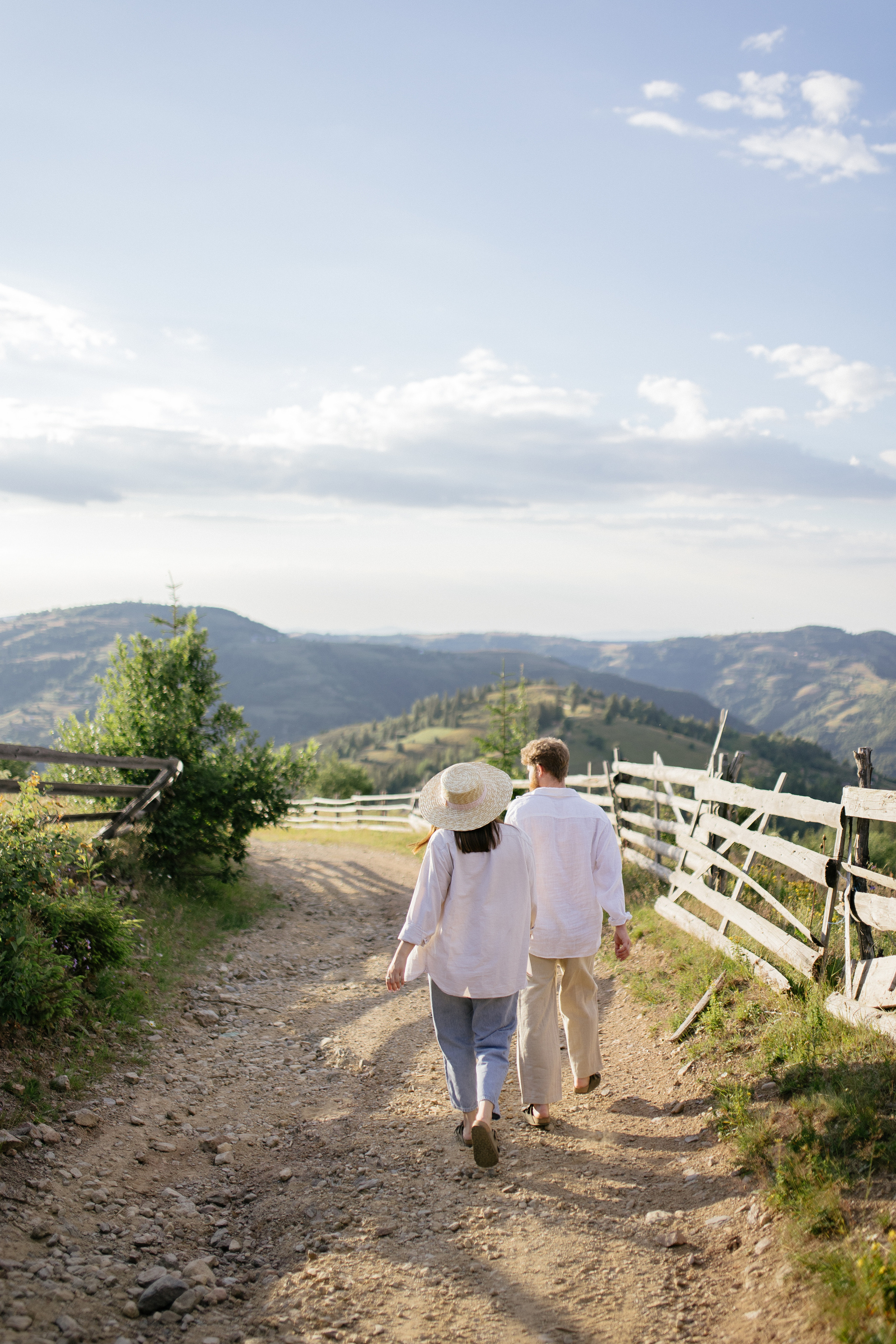 Airy couple session up in the mountains. Italy wedding photographer. Wedding photographer and videographer based in Timisoara, Romania