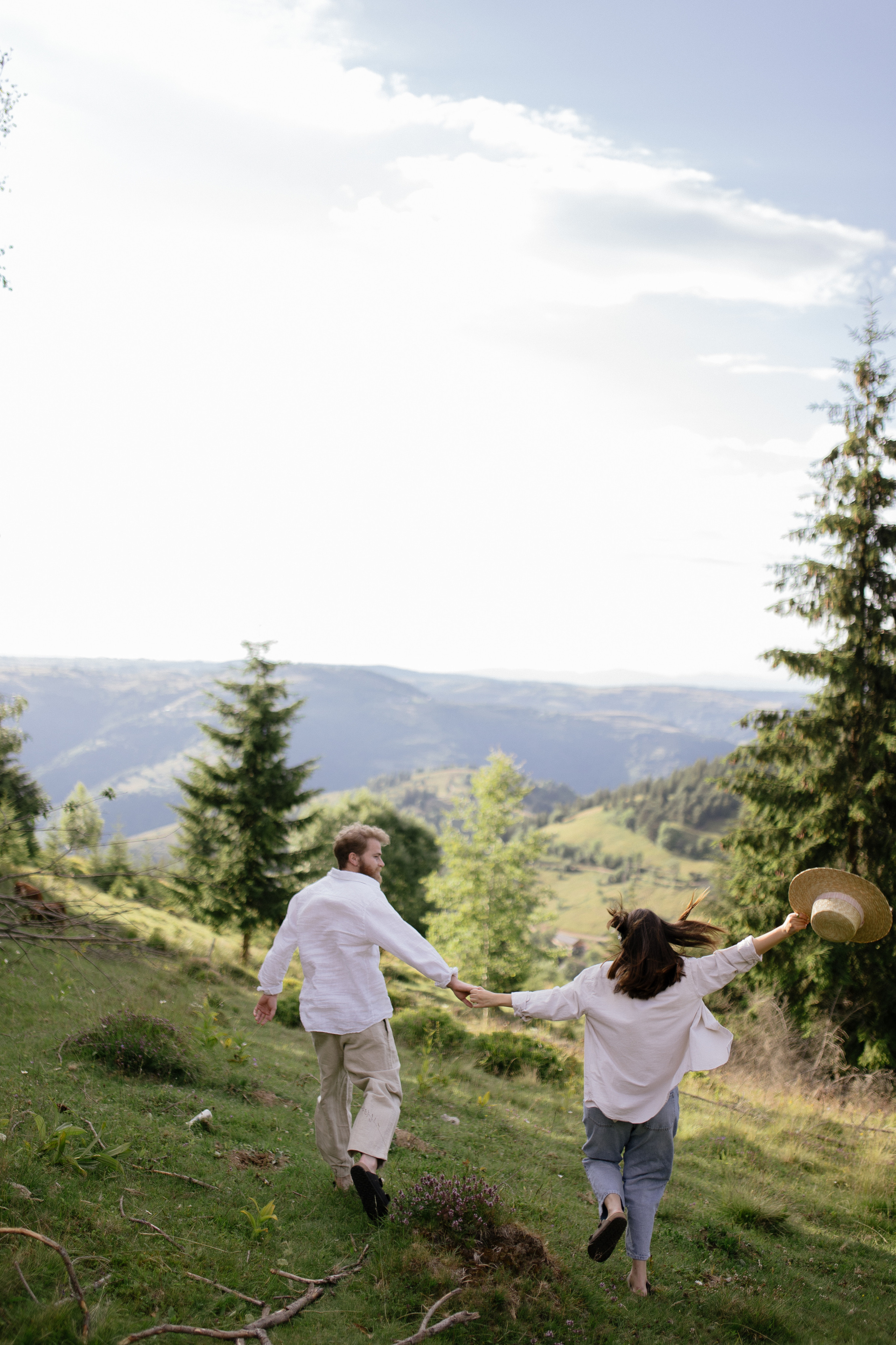 Airy couple session up in the mountains. Italy wedding photographer. Wedding photographer and videographer based in Timisoara, Romania
