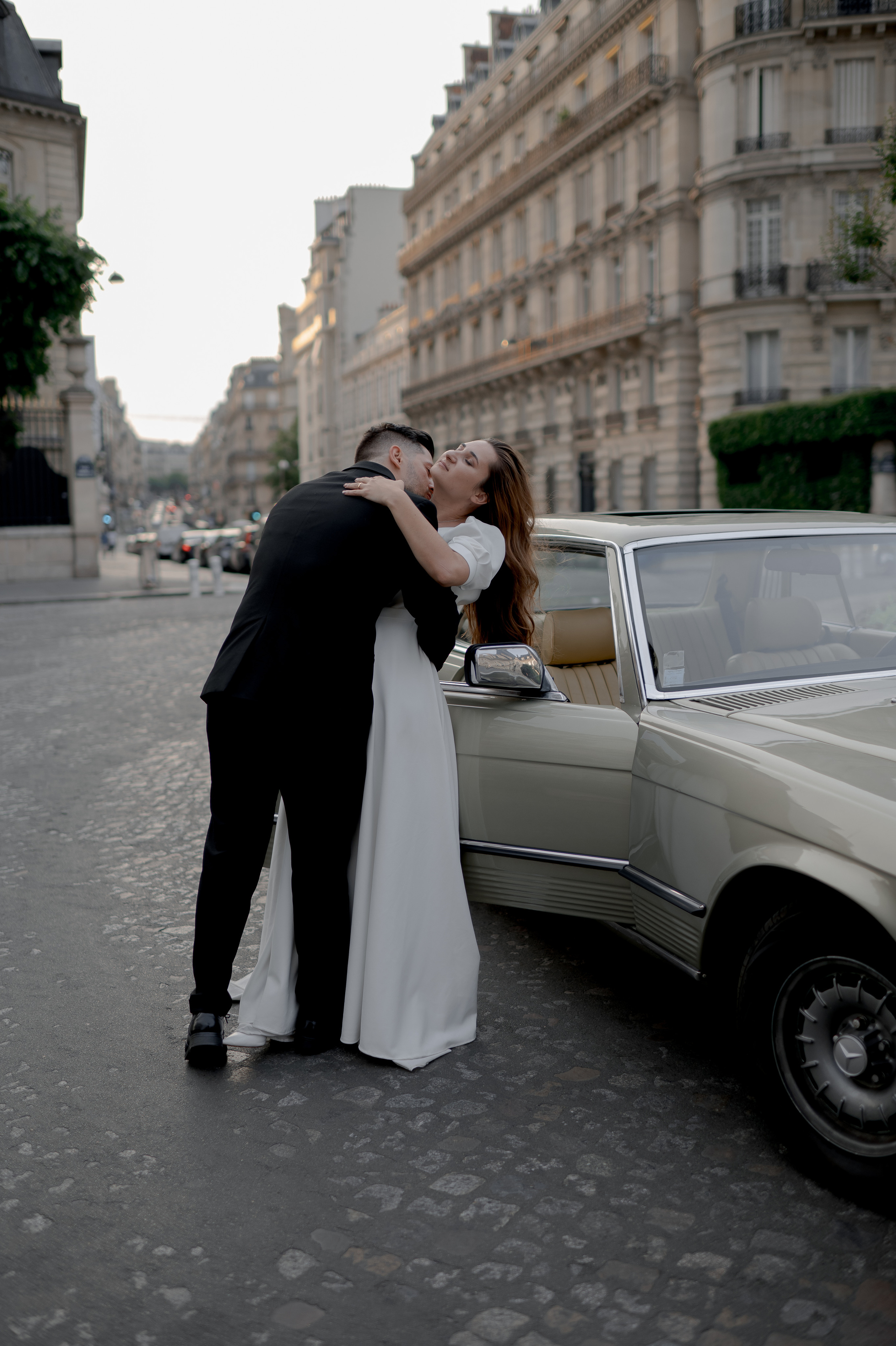 Enchanting Paris wedding on the Seine, showcasing an ASOS gown. Budget-friendly wedding in Paris with an affordable photographer. Destination wedding in Paris.