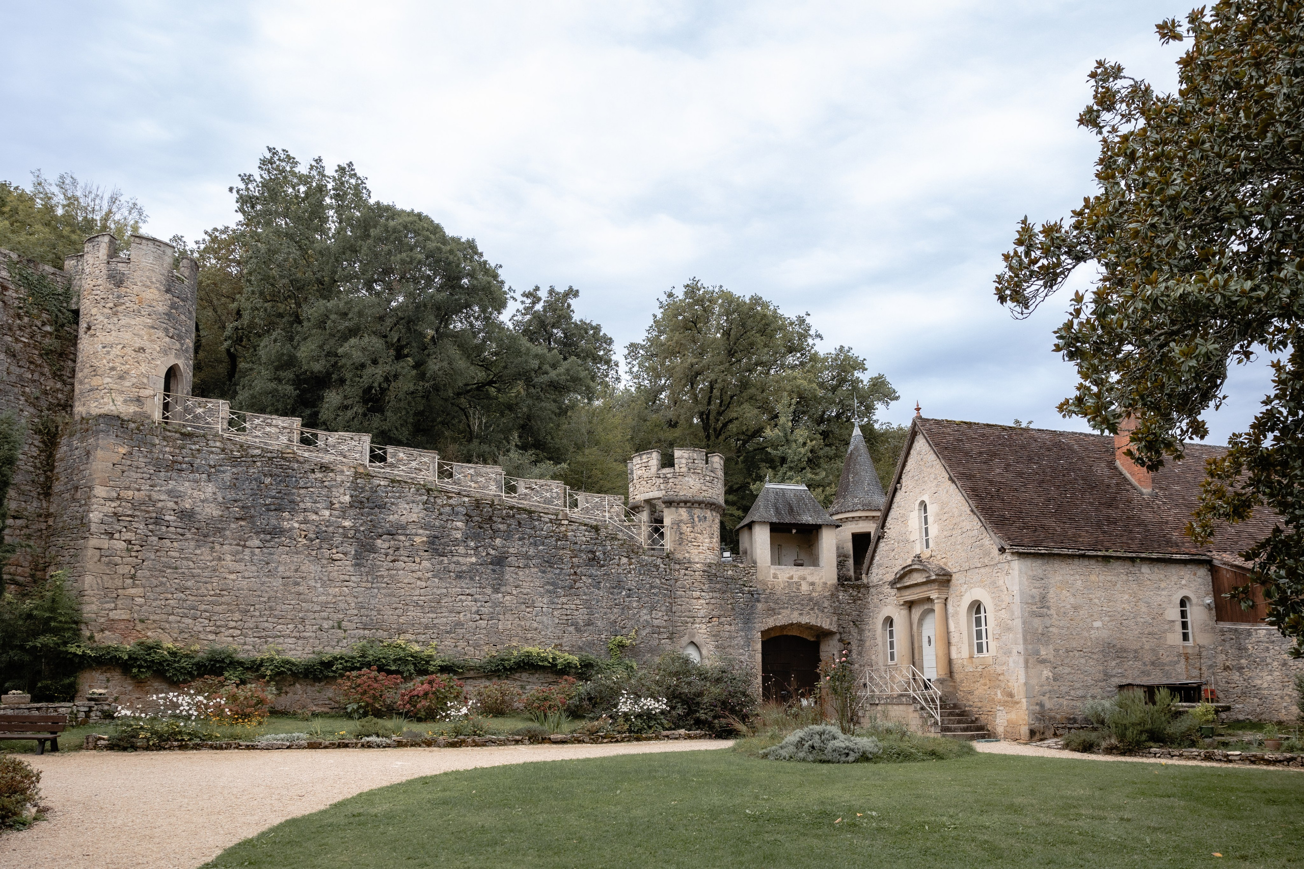 French Chateau Wedding. Elopement at Château de Cénevières. Eugénie Smirnova — your photographer in Toulouse and southwest France
