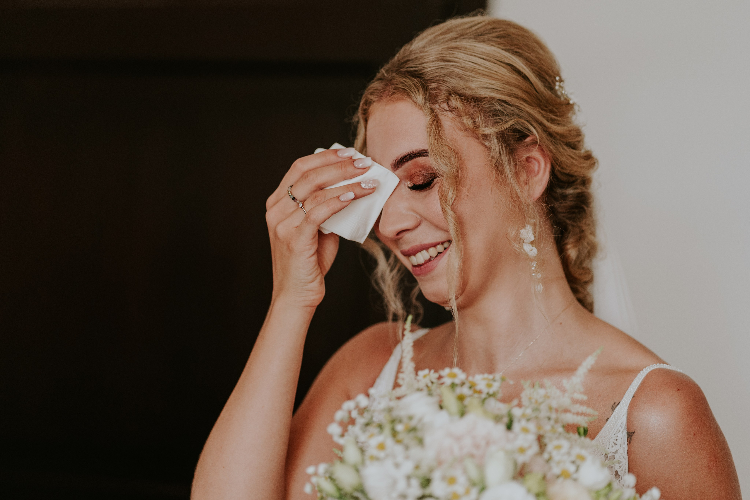 Dwór Wierzbno: plenerowy ślub pod wierzbą. Karkowskafoto - fotografia miłości