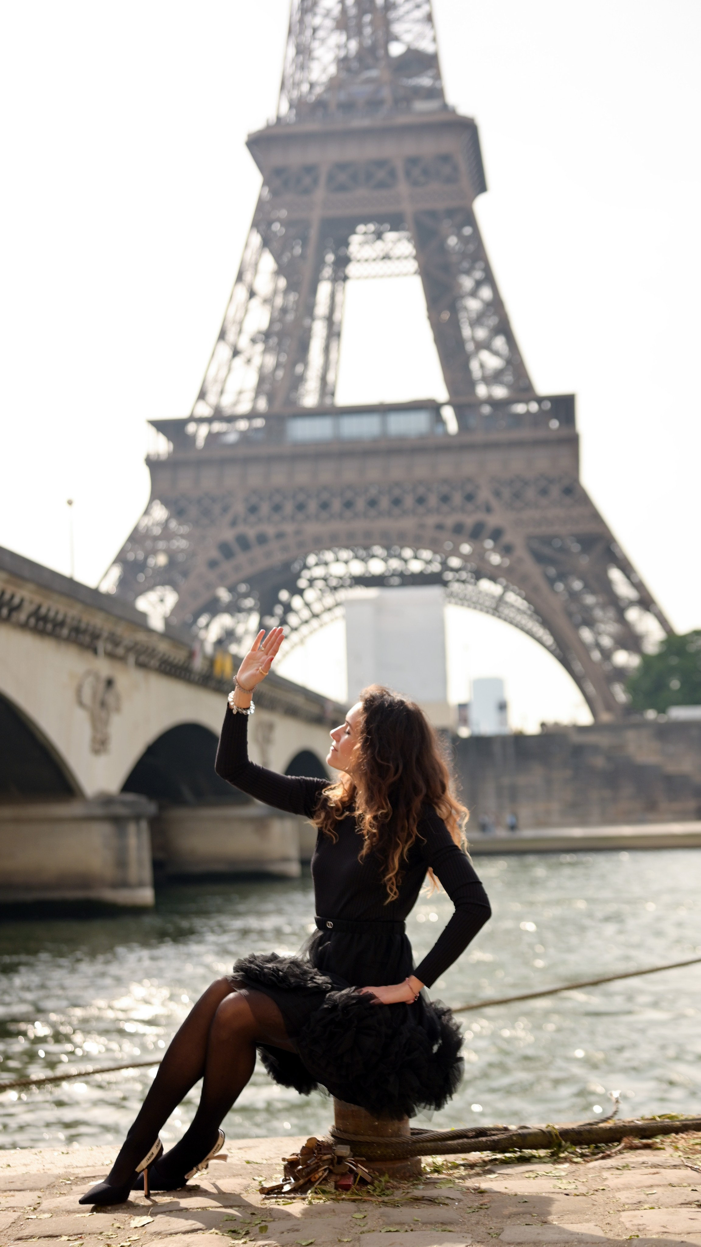 Street photoshoot in Paris. Alina Tagzieva- a photograper in Paris