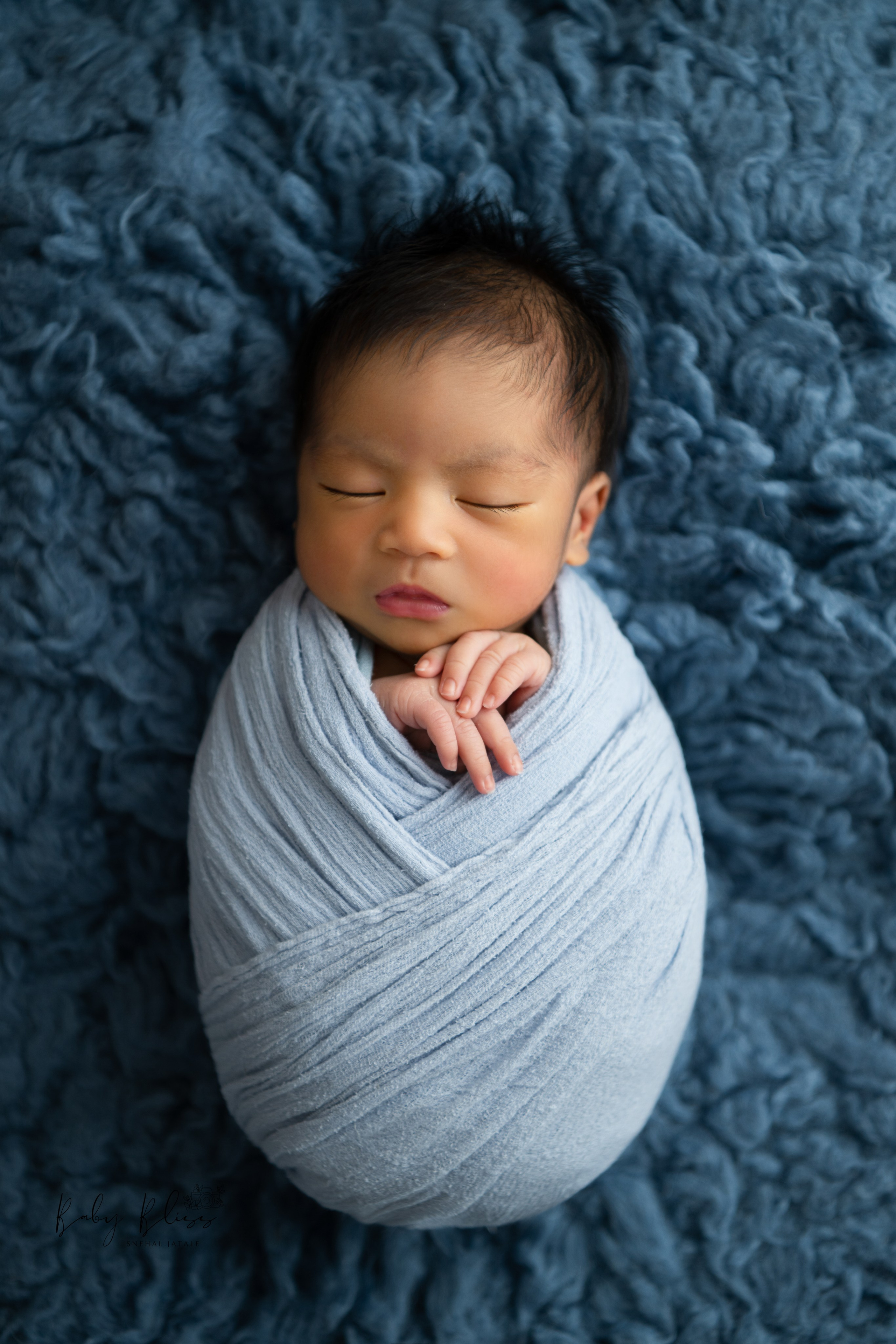 Best newborn photographer in Doha, Qatar. Best infant photoshoot in Doha, Qatar. Newborn photo session in Doha Qatar, baby, sitter, cake smash, pre-birthday, maternity, family photographer in Doha, Qatar