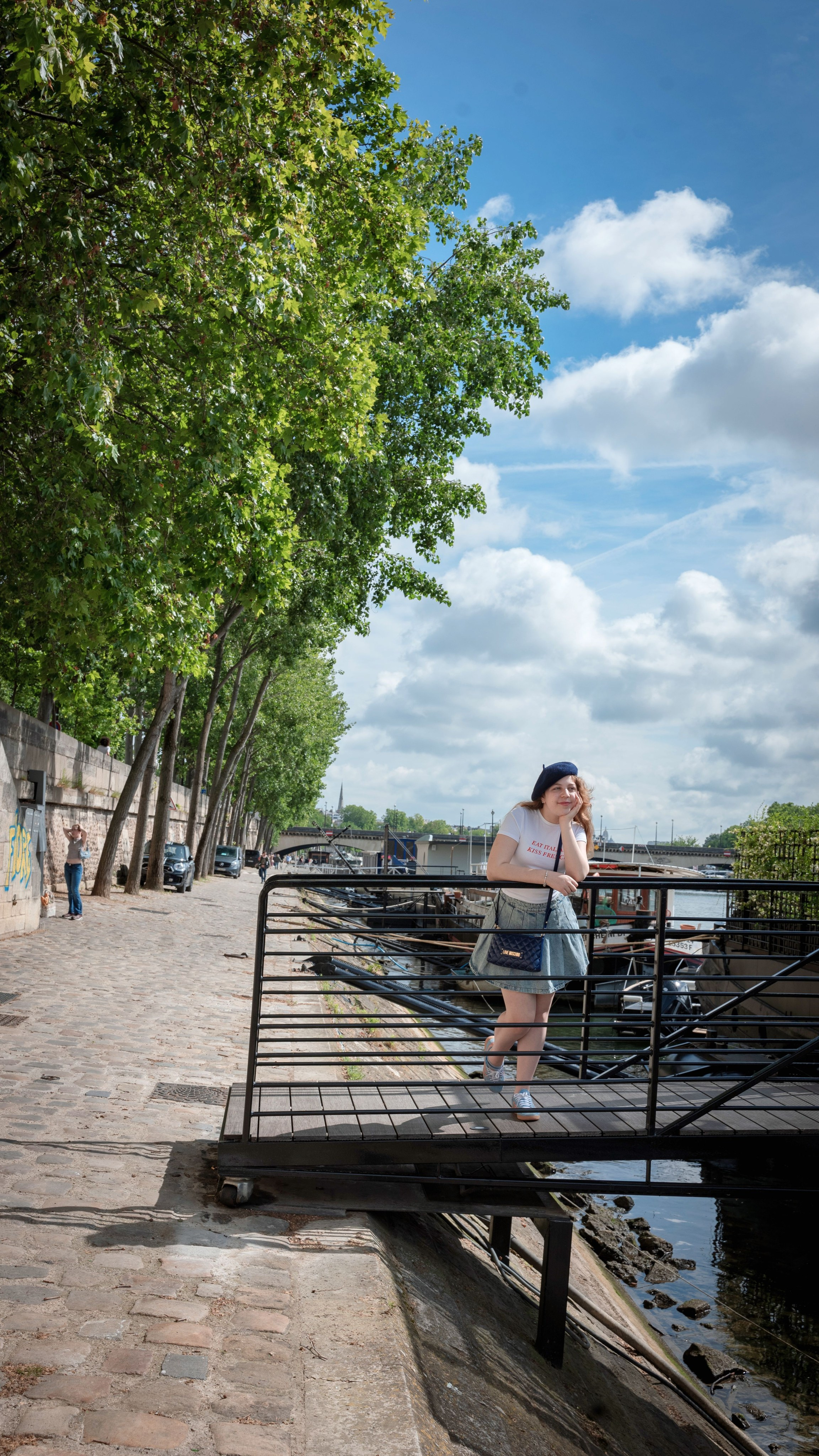 Street photoshoot in Paris. Alina Tagzieva- a photograper in Paris