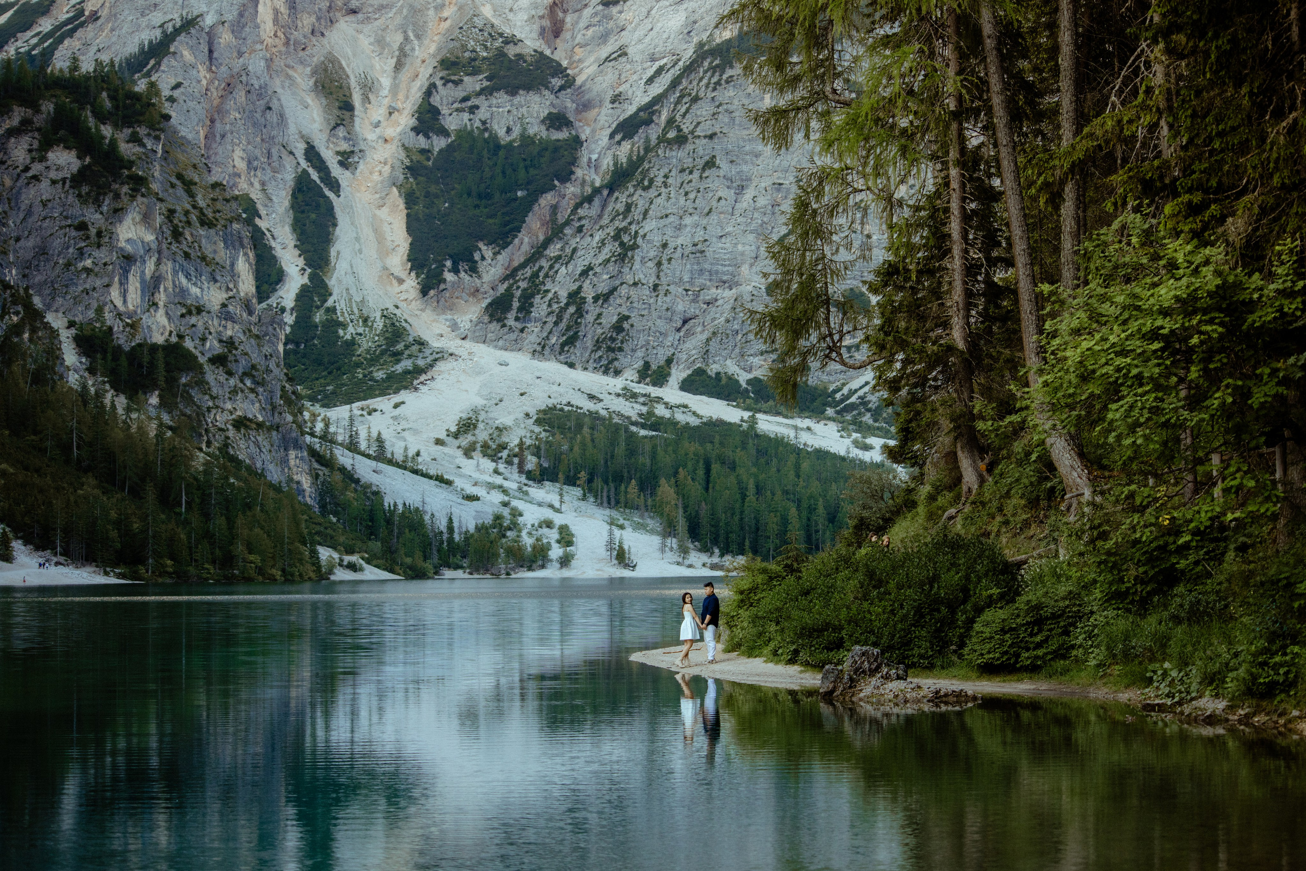 Sunrise proposal at Lago di Braies | Dreamy engagement in the Dolomites. Iceland elopement photographer & videographer