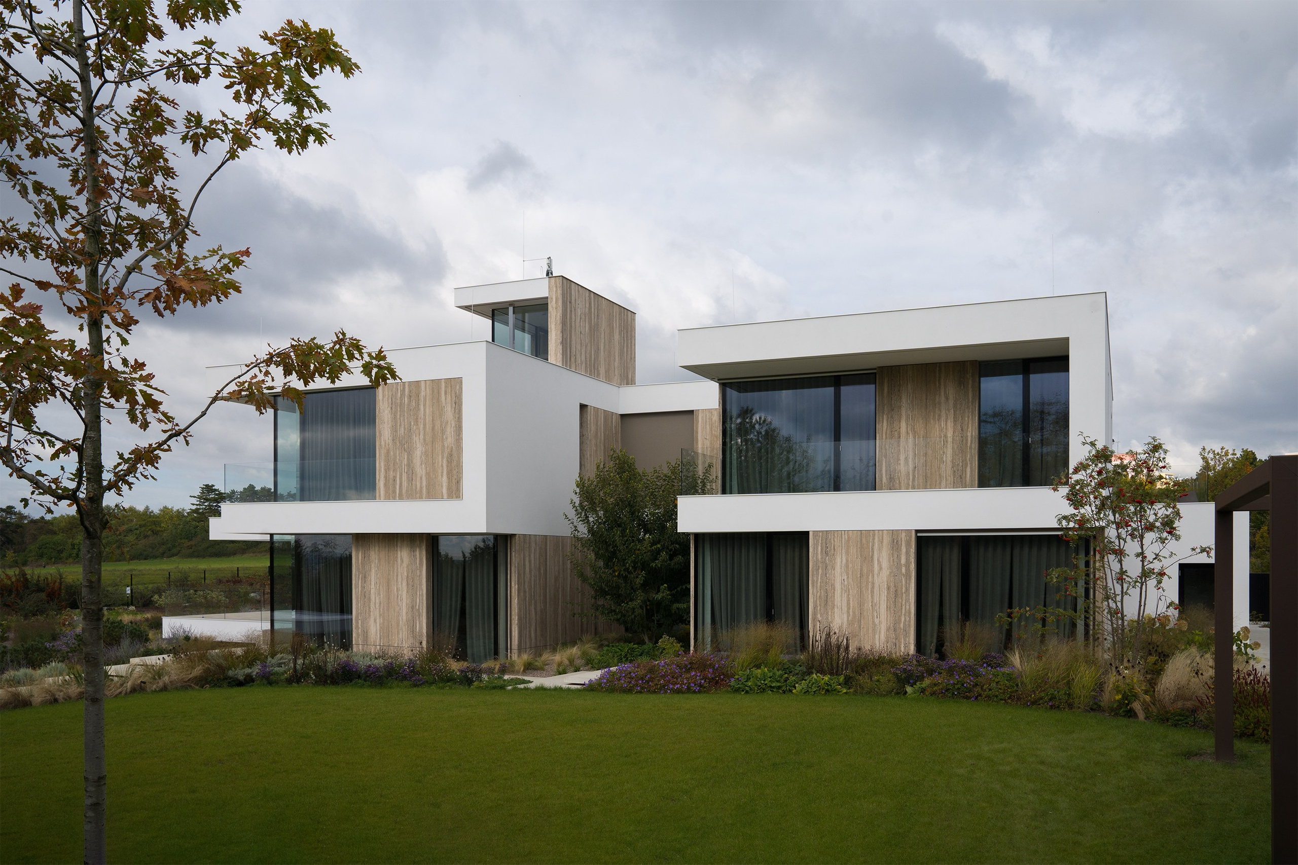 Bytový architekt, bytový designér, architekt Praha. Architekti v České republice czech architects Design interiéru i exteriéru Navrhujeme luxusní domy Architekt a architektonická kancelář Návrhy domů, bytů, interiérů Luxusní vila Nejlepší Vily v Praha, Česká republika Prague Luxury Villa, Vila Wellness Aqua House Luxusní rodinné vily