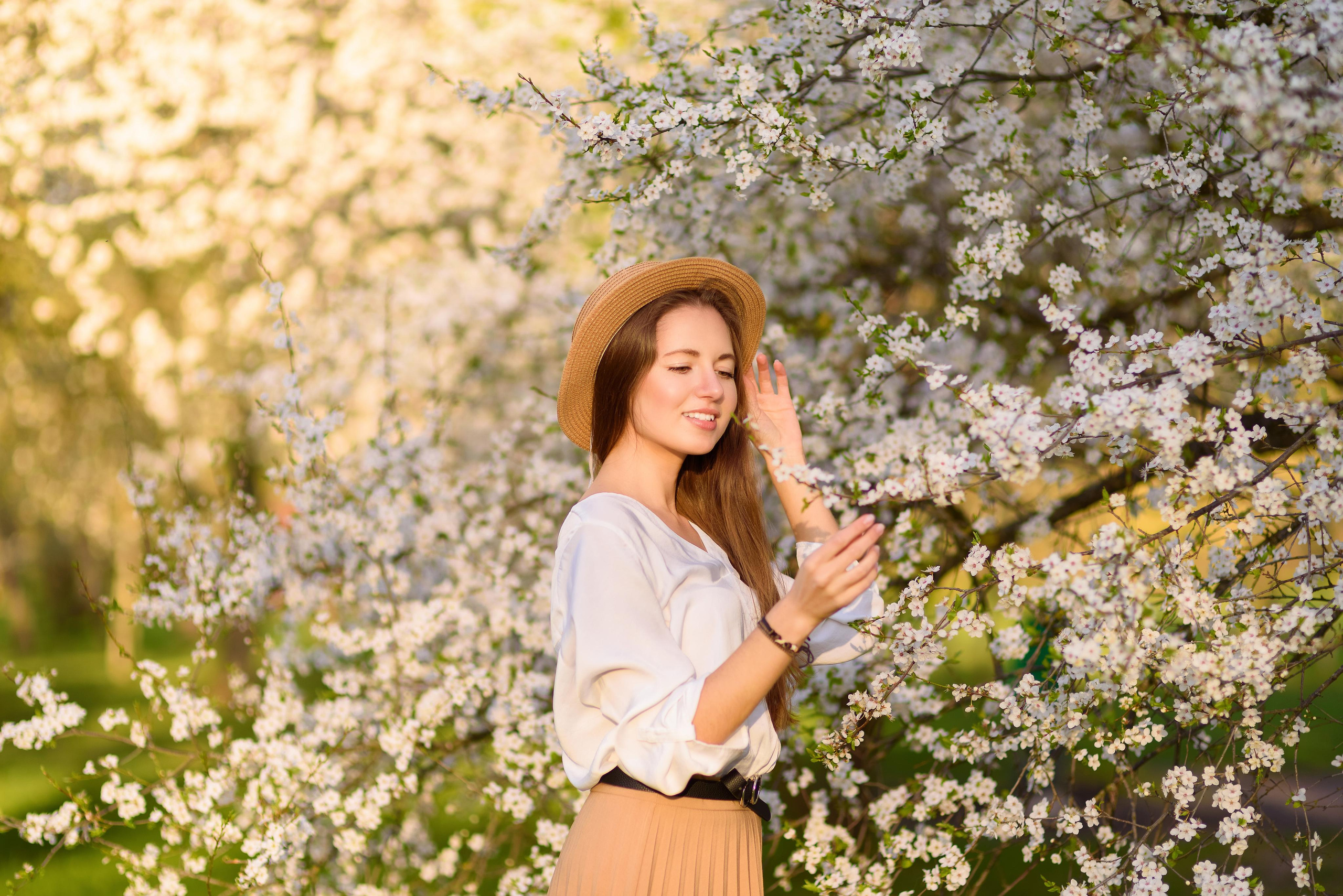 Съёмка в цветущих садах. Семейный фотограф и фотограф новорожденных в Вильнюсе Ирина Беленкевич