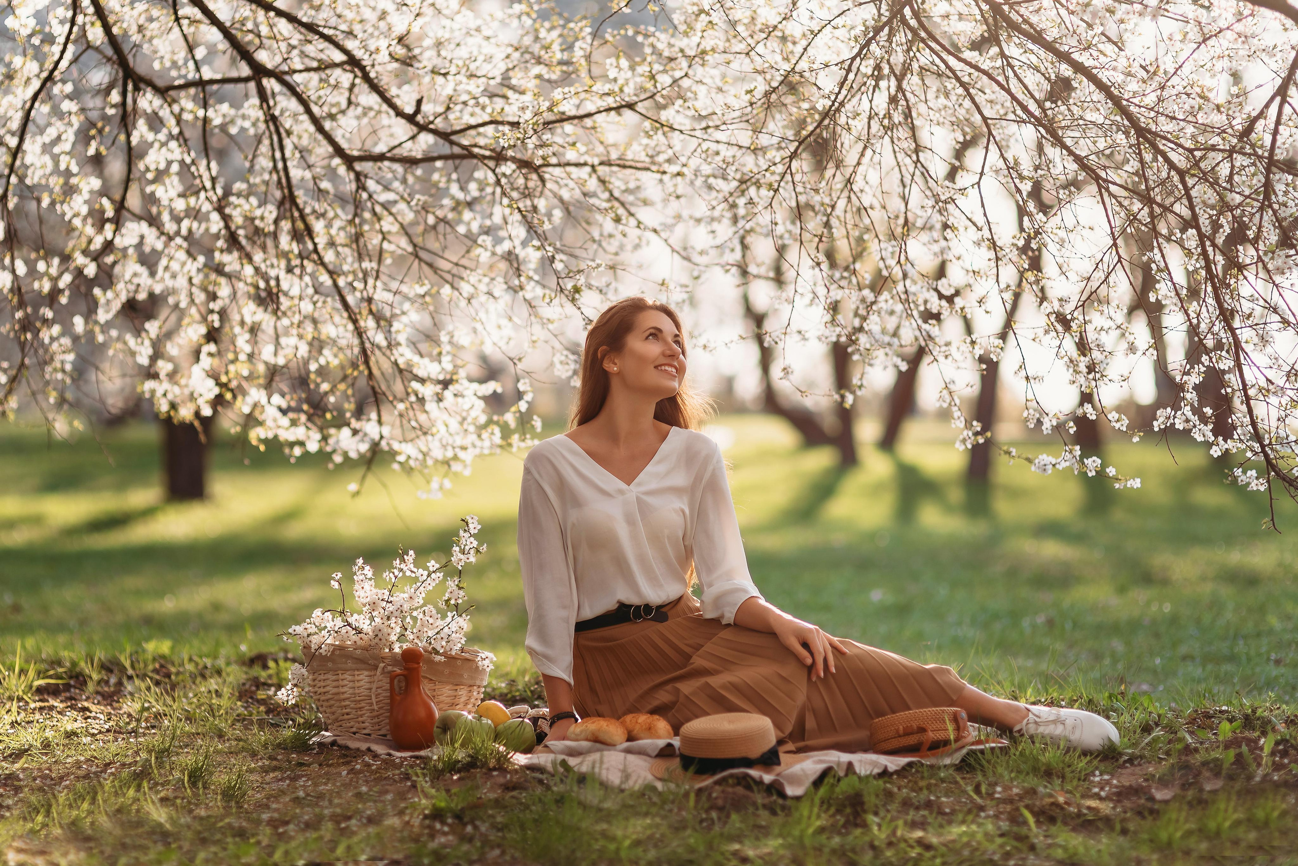 Съёмка в цветущих садах. Семейный фотограф и фотограф новорожденных в Вильнюсе Ирина Беленкевич