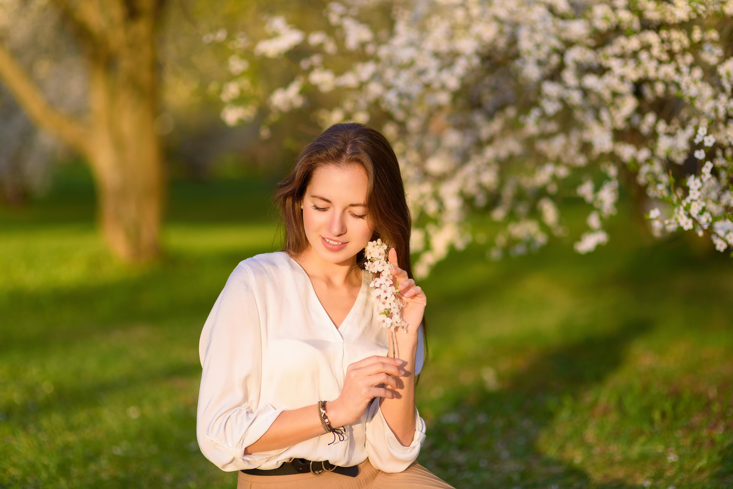 Съёмка в цветущих садах. Семейный фотограф и фотограф новорожденных в Вильнюсе Ирина Беленкевич