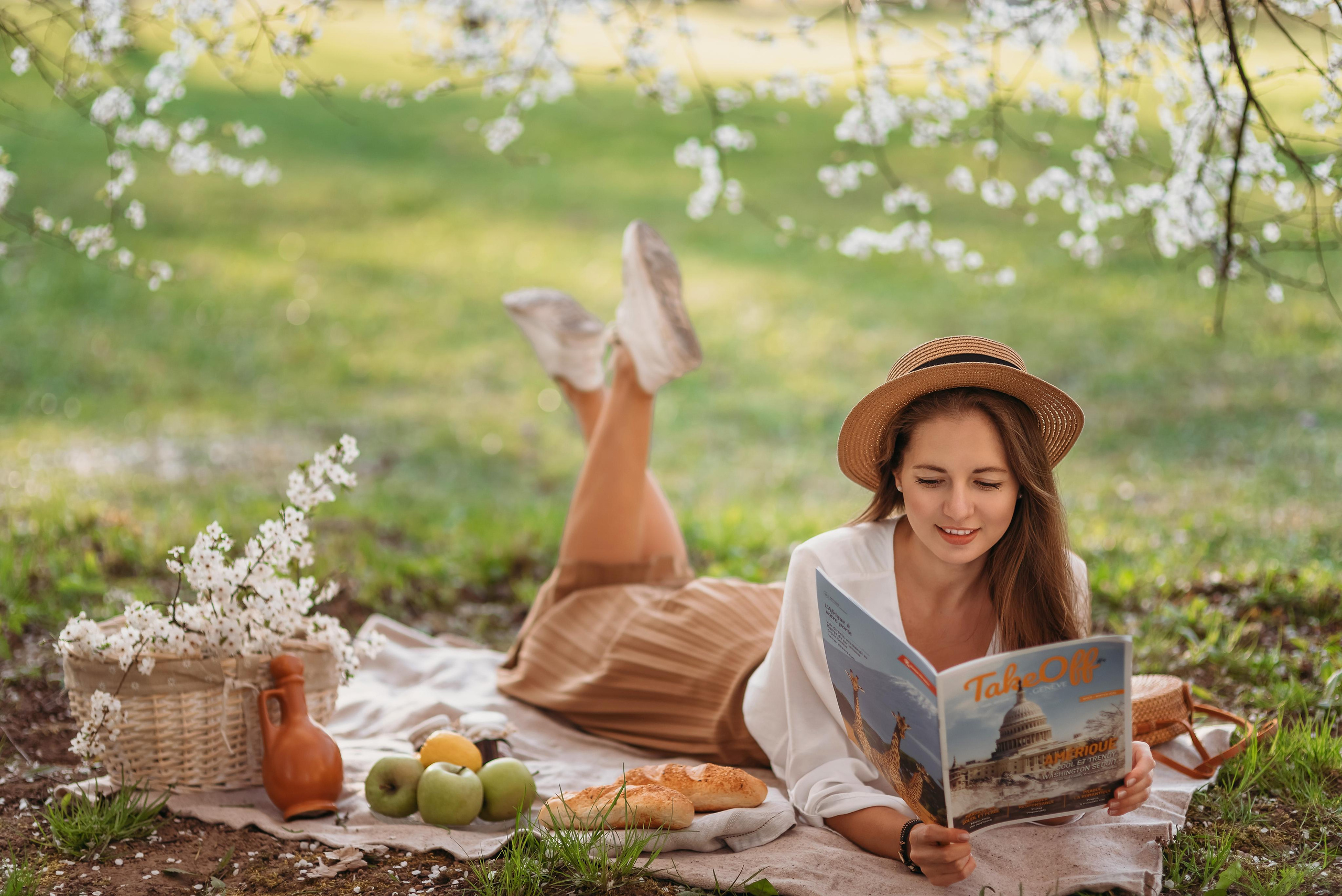 Съёмка в цветущих садах. Семейный фотограф и фотограф новорожденных в Вильнюсе Ирина Беленкевич