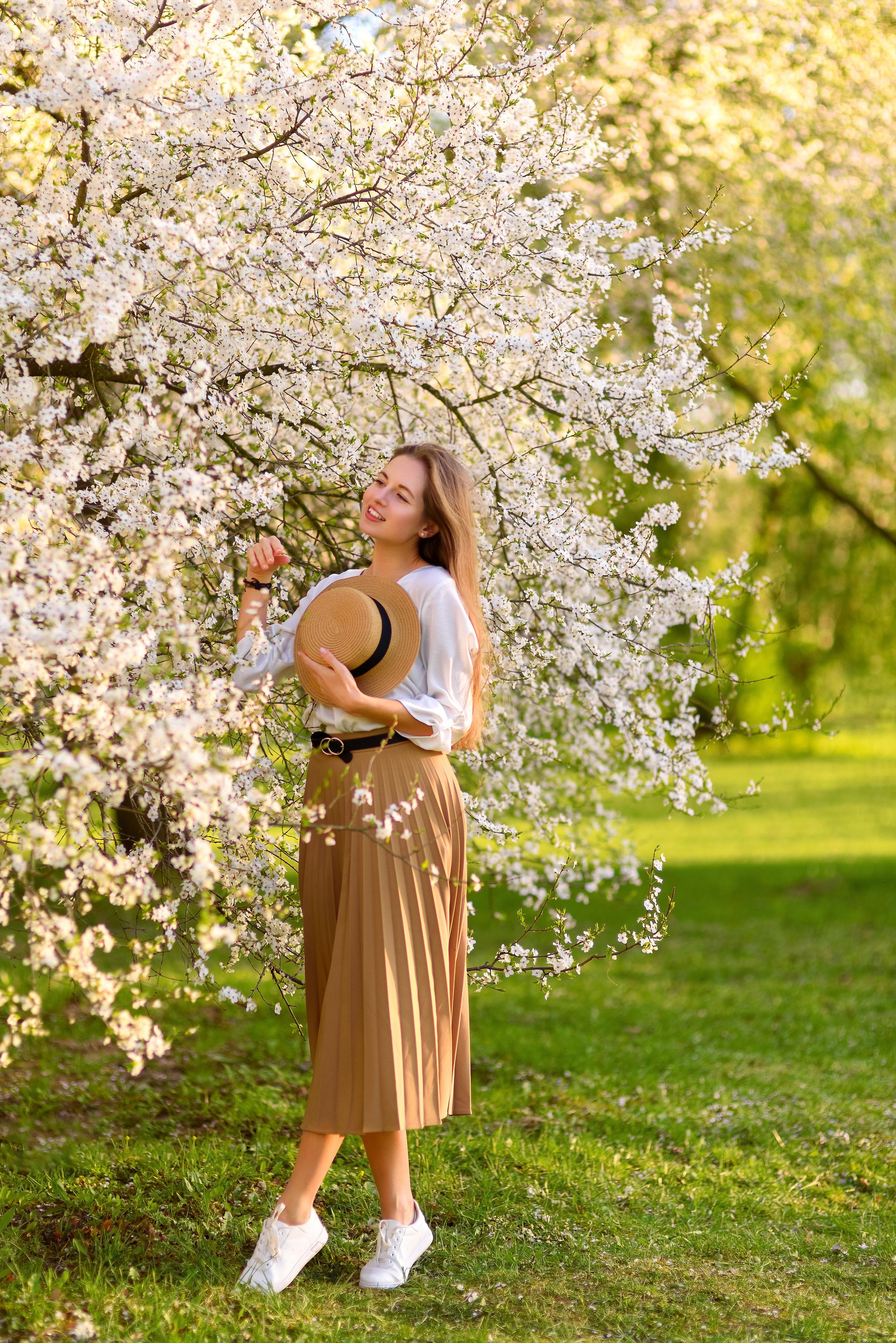Съёмка в цветущих садах. Семейный фотограф и фотограф новорожденных в Вильнюсе Ирина Беленкевич