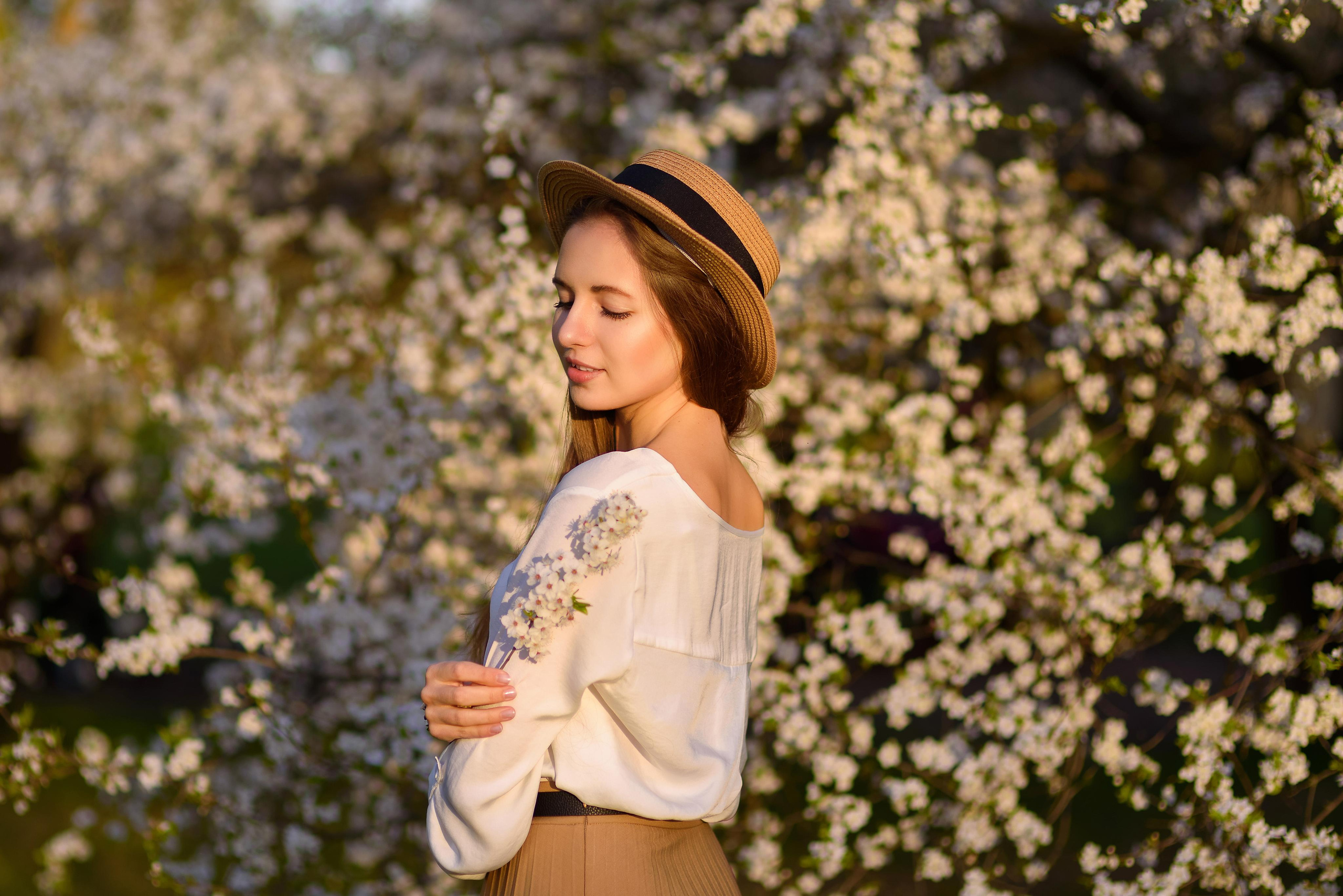 Съёмка в цветущих садах. Семейный фотограф и фотограф новорожденных в Вильнюсе Ирина Беленкевич
