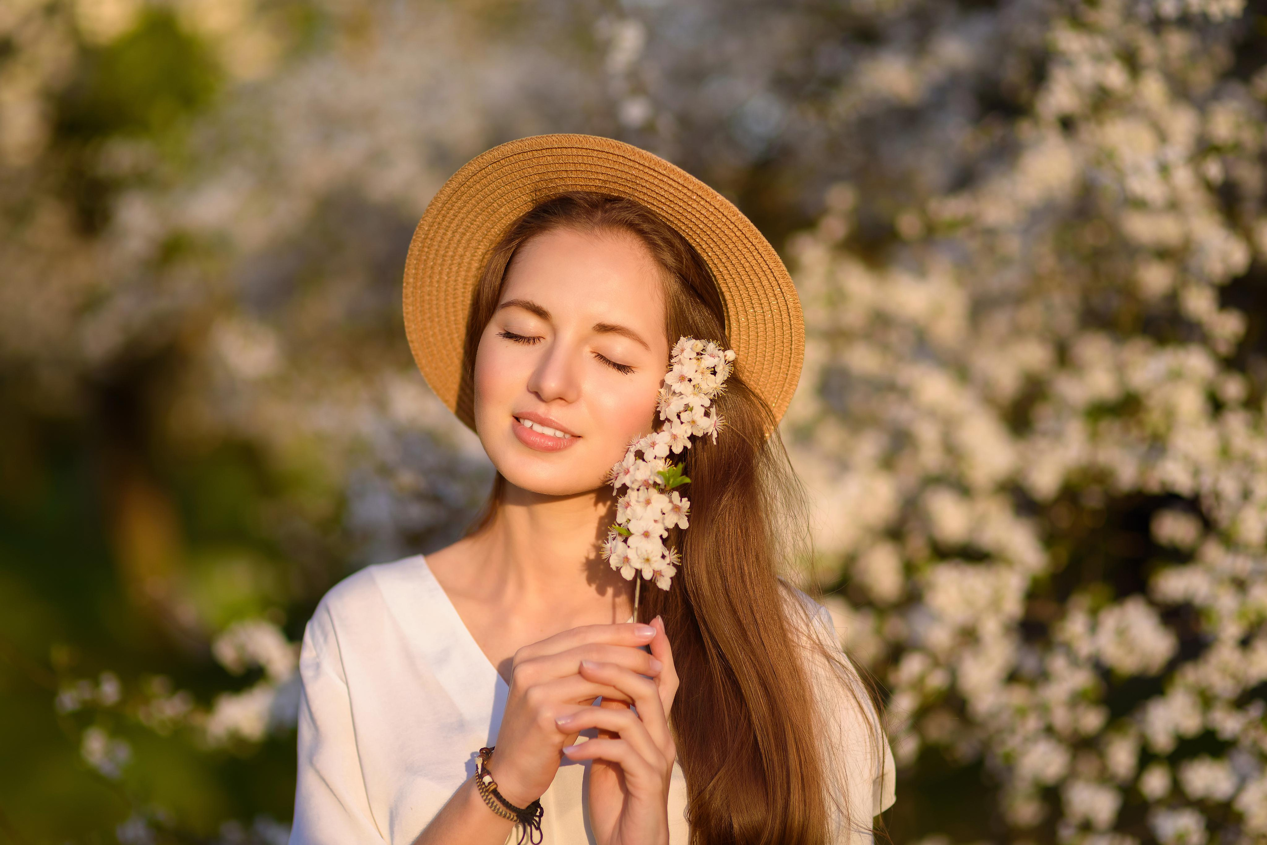 Съёмка в цветущих садах. Семейный фотограф и фотограф новорожденных в Вильнюсе Ирина Беленкевич