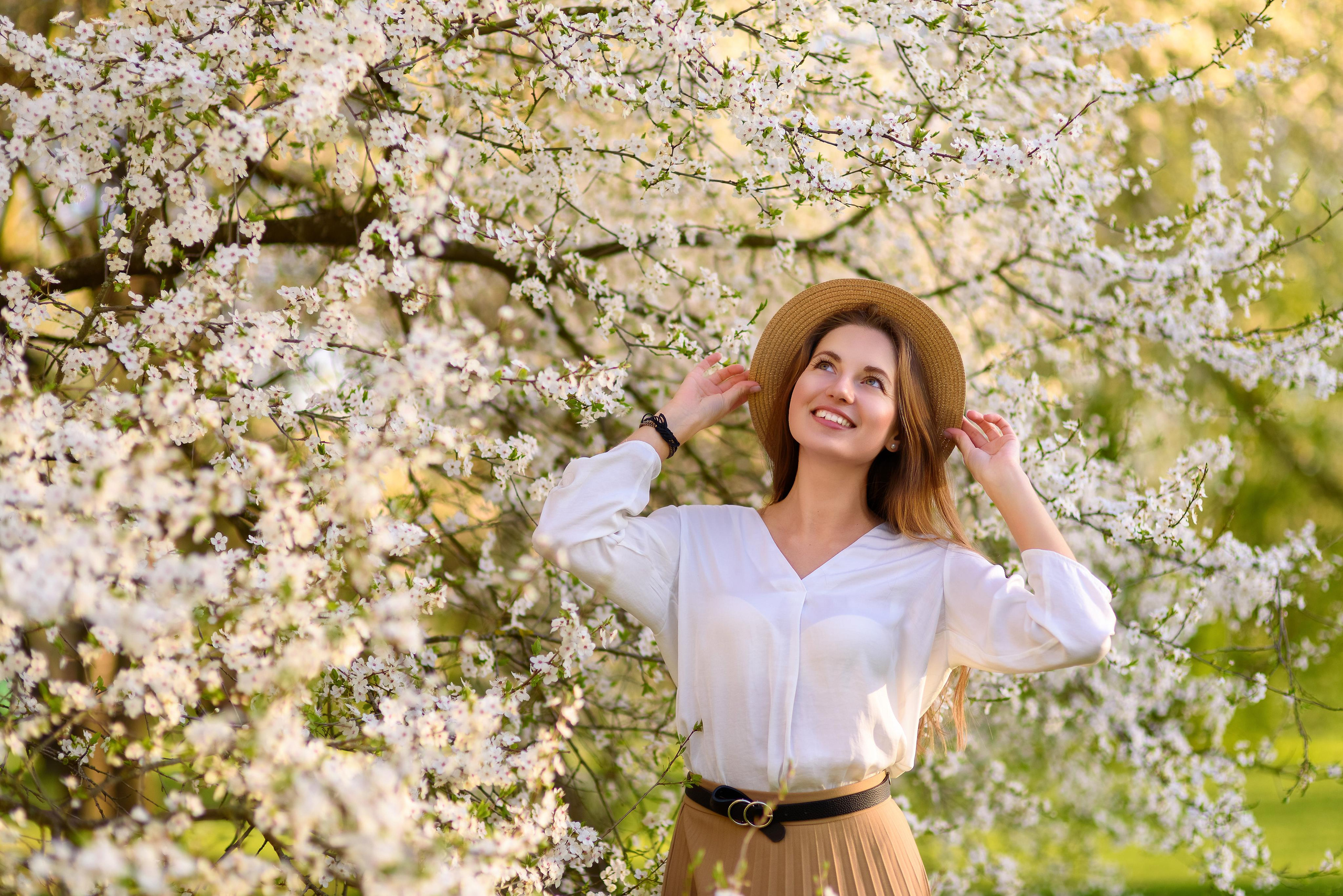 Съёмка в цветущих садах. Семейный фотограф и фотограф новорожденных в Вильнюсе Ирина Беленкевич