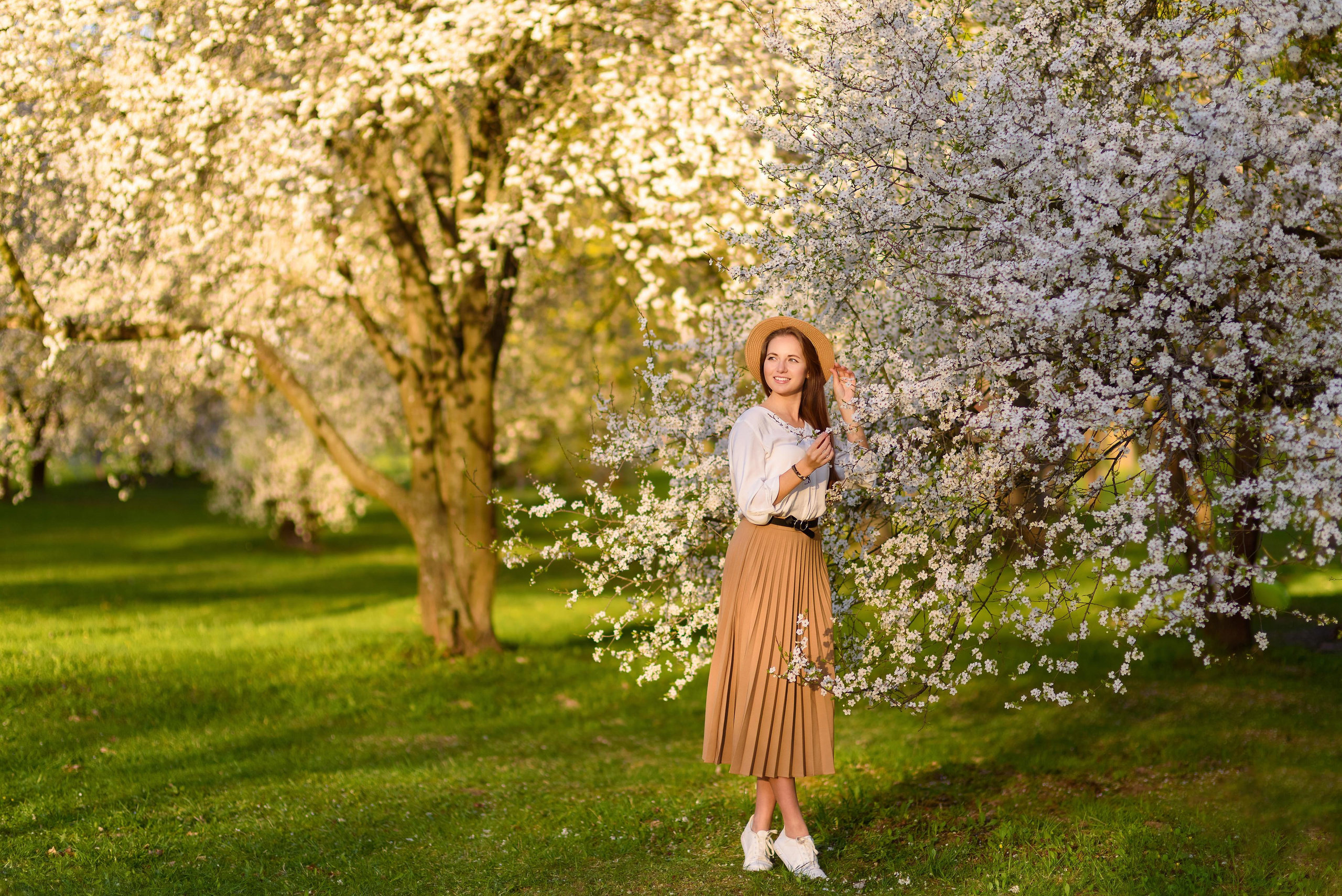 Съёмка в цветущих садах. Семейный фотограф и фотограф новорожденных в Вильнюсе Ирина Беленкевич