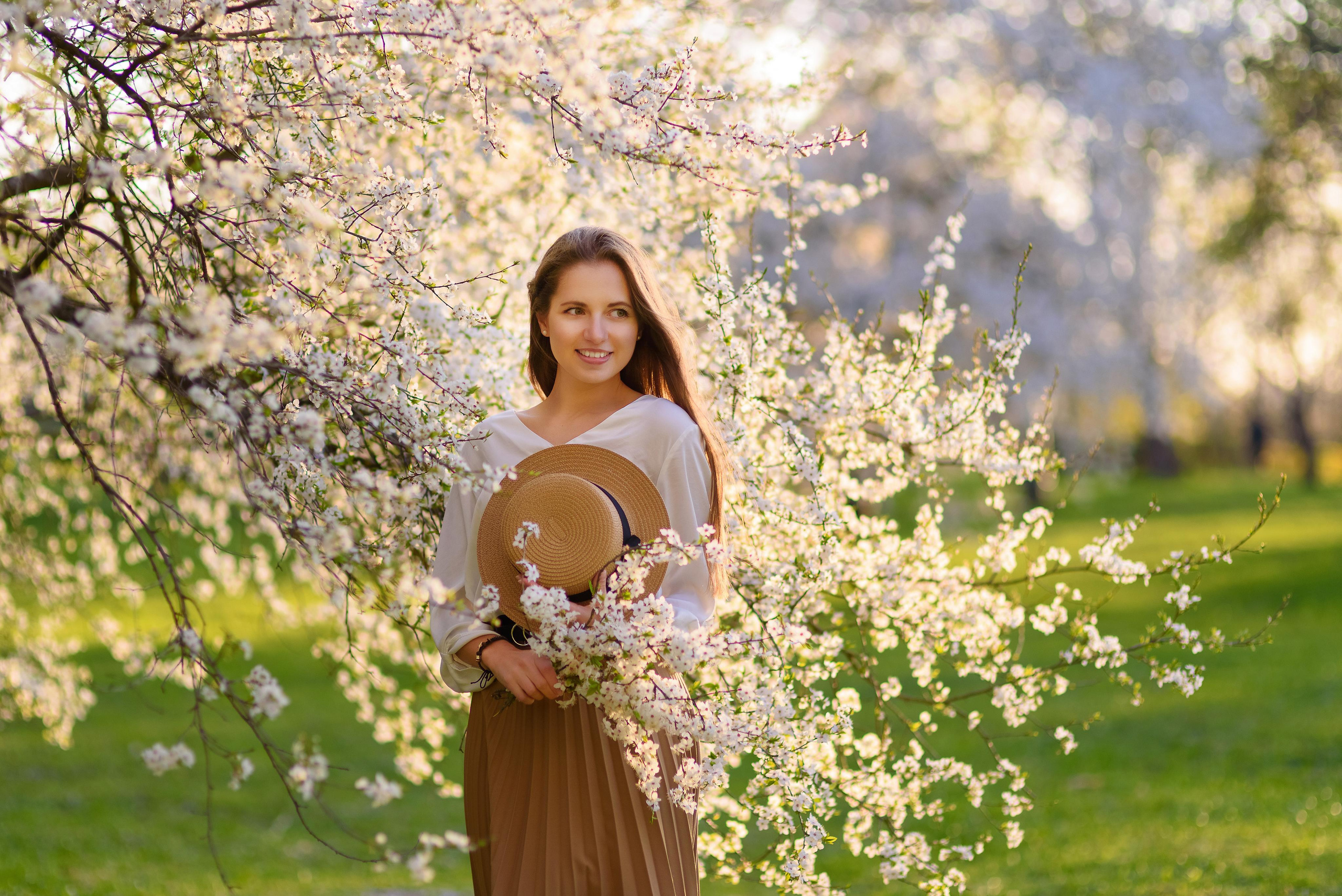 Съёмка в цветущих садах. Семейный фотограф и фотограф новорожденных в Вильнюсе Ирина Беленкевич