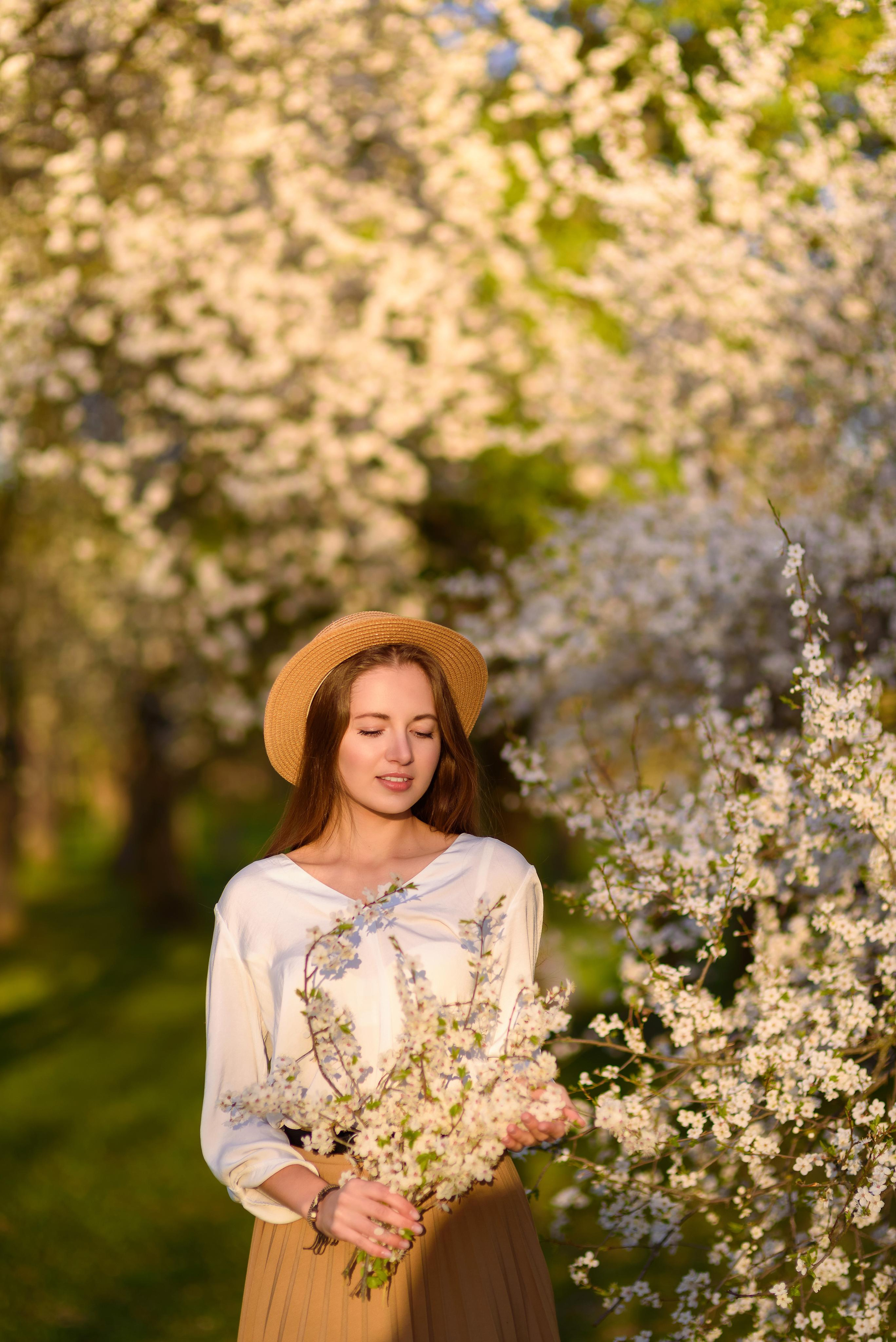Съёмка в цветущих садах. Семейный фотограф и фотограф новорожденных в Вильнюсе Ирина Беленкевич