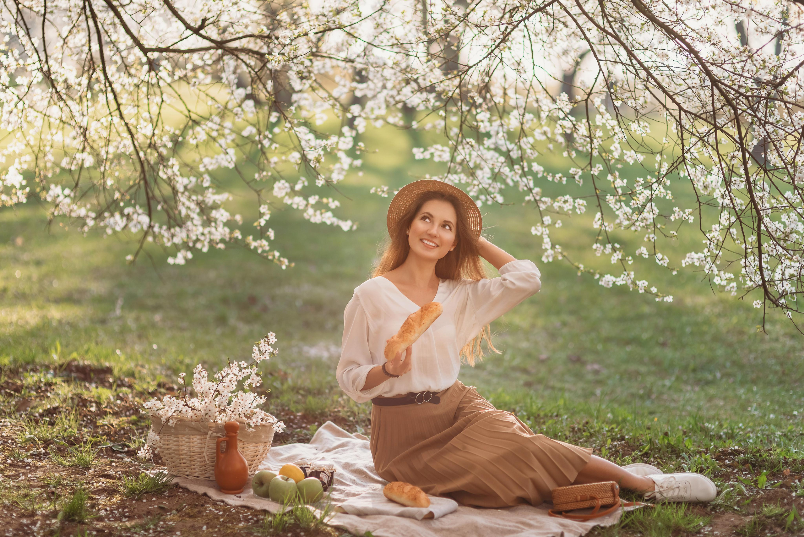 Съёмка в цветущих садах. Семейный фотограф и фотограф новорожденных в Вильнюсе Ирина Беленкевич
