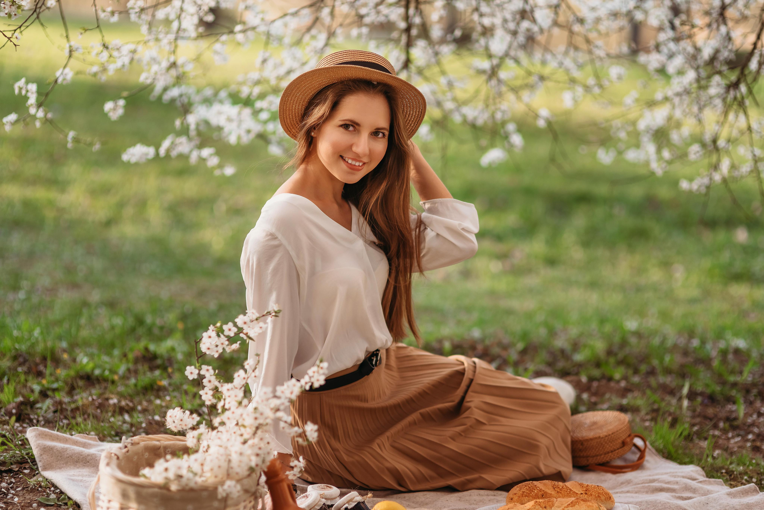 Съёмка в цветущих садах. Семейный фотограф и фотограф новорожденных в Вильнюсе Ирина Беленкевич