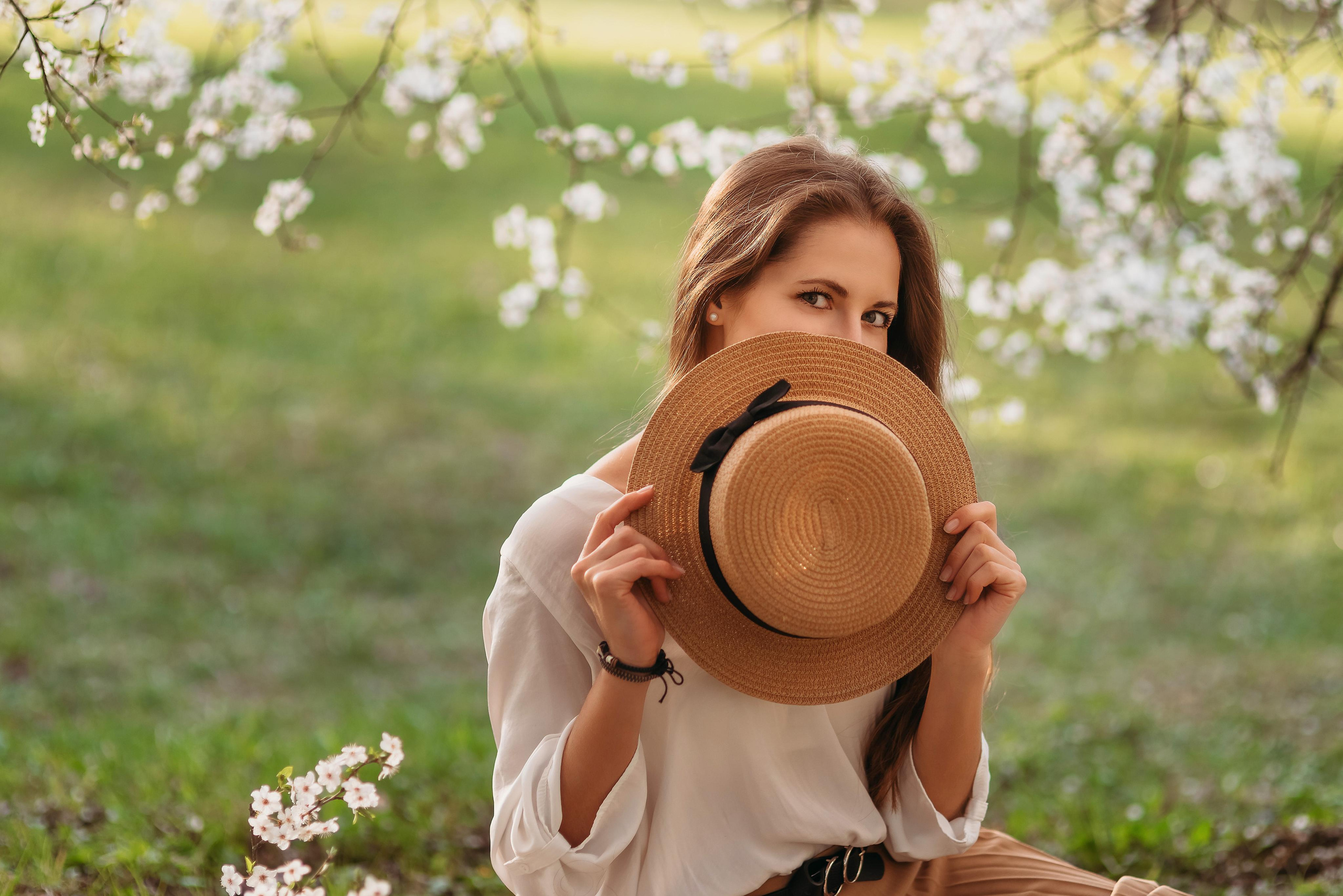 Съёмка в цветущих садах. Семейный фотограф и фотограф новорожденных в Вильнюсе Ирина Беленкевич