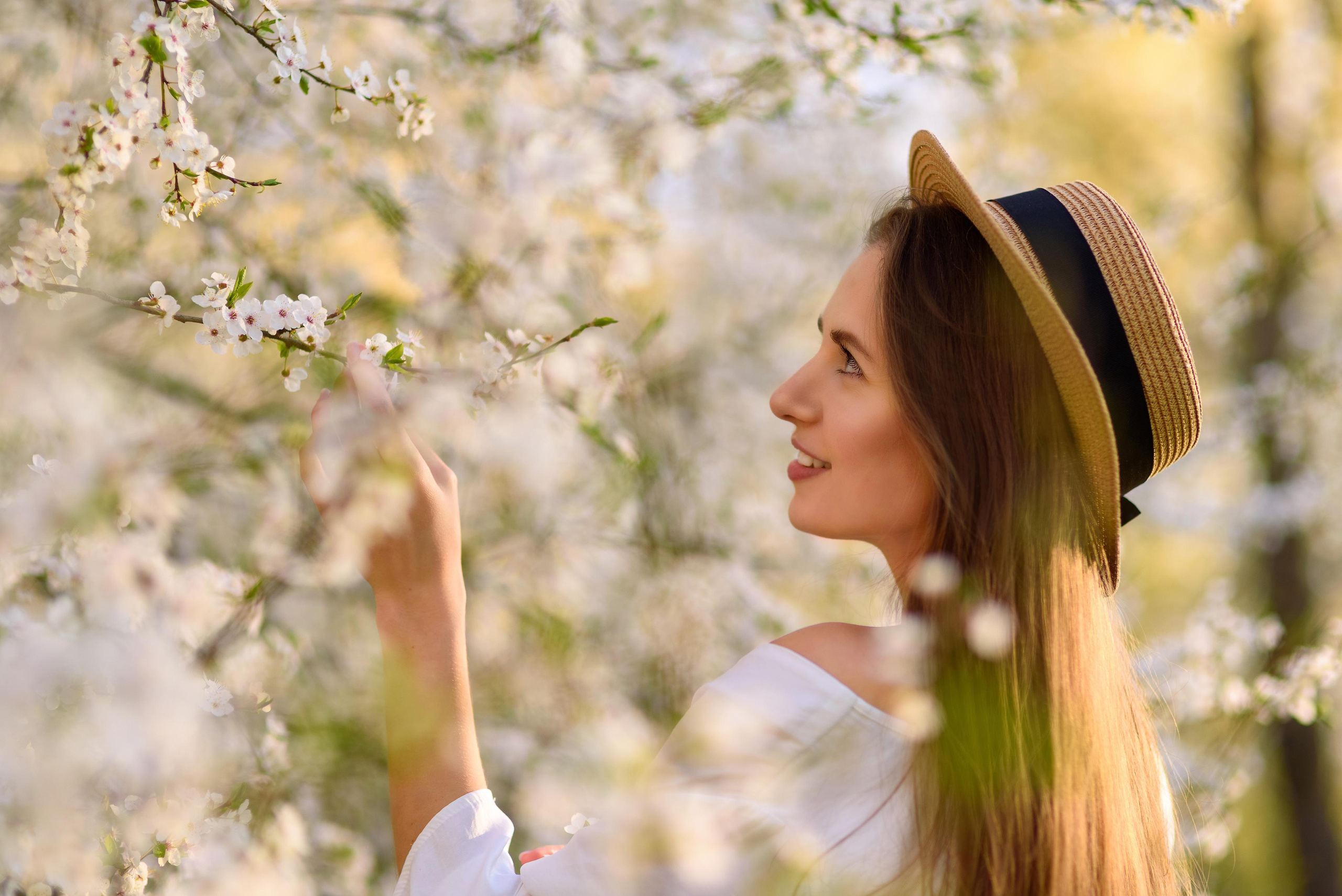 Съёмка в цветущих садах. Семейный фотограф и фотограф новорожденных в Вильнюсе Ирина Беленкевич