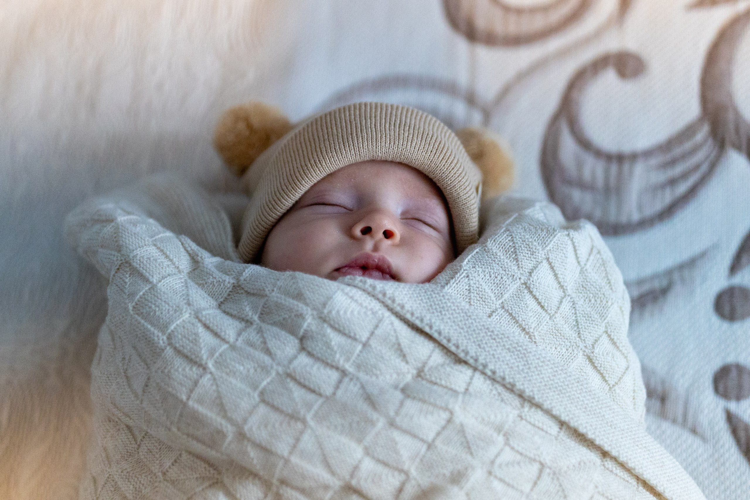 fotograf botez , fotografie botez Botoșani, fotograf Alin Chirilă, amintiri botez, fotografii botez, botez Miruna Parascheva, fotograf copii, fotografie botez în Botoșani-alt="botez , fotografie botez Alin Chirilă, amintiri botez, fotografii emoționante botez Botoșani"-- fotografii-botez-bebelus- amintiri-botez-micuț- moment-sfânt-crestinare- fotografie-emotionanta-botez- detalii-botez-bebelusi- parinti-fericiti-la-botez- fotograf-botez-profesionist- botez-in-biserica-ortodoxa- micuț-botezat-cu-emoție- zâmbete-și-lacrimi-la-botez- bebeluș-la-cristelniță- decor-botez-colorat- botez-cu-dragoste-și-credință- emotie-pura-la-botez- fotograf-botez-botosani- botez-iasi-suceava-fotograf- amintiri-nepretuite-botez-- Preotul ținându-l pe micuțul Mathias Gabriel la botez, în biserica Înălțarea Domnului, Copălău - Detalii de la botezul lui Mathias – lumânare, trusou și icoană - Familia lui Mathias Gabriel alături de micuț, în ziua botezului - Portret emoționant cu mama și bebelușul în brațe, în biserică,fotograf profesionist evenimente Botoșani, Iași, Suceava, Fălticeni, Bacău, Pașcani, Roman - AlinoFotoStudio by Alin Chirilă - servicii foto nuntă, botez, cununie, ședințe foto creative, albume personalizate, fotografii emoționante și calitative pentru cele mai importante momente din viață,fotograf nuntă Botoșani Alin Chirilă, ședință foto botez Iași - AlinoFotoStudio, servicii fotograf profesionist evenimente Suceava, fotograf cununie civilă Fălticeni - Alin Chirilă, album foto nuntă personalizat Bacău.“Bebeluș botezat în biserică, ținut în brațe de nași” • “Detaliu cu lumânarea de botez decorată cu flori albe” • “Părinți emoționați alături de copilul lor la ceremonia de botez” • “Masa festivă de botez cu decor tematic și tort personalizat” • “Momentul în care preotul toarnă apă sfințită pe fruntea bebelușului” “Bebeluș în rochie albă de botez, zâmbind în brațele mamei” • “Detaliu cu cruciulița de botez așezată pe o pernă de satin” • “Părinți și nași aprinzând lumânările în timpul ceremoniei de botez” • “Tort de botez decorat cu figurine tematice și numele copilului” • “Copil botezat dormind liniștit în pătuțul decorat festiv” • “Momentul în care preotul binecuvântează copilul în fața altarului” • “Invitați adunându-se în jurul mesei festive la petrecerea de botez” • “Bebeluș ținând în mână o jucărie personalizată primită la botez” • “Familie fericită pozând împreună după ceremonia de botez” • “Decor tematic cu baloane și flori la locația petrecerii de botez” fotograf Botoșani fotograf evenimente fotograf botez Alin Chirila fotograf alinofotostudio.fotograf botez Amelis Maria, fotografie botez Botoșani, fotograf Alin Chirilă, amintiri botez, fotografii botez, botez Amelis Maria, fotograf copii, fotografie botez în Botoșani,