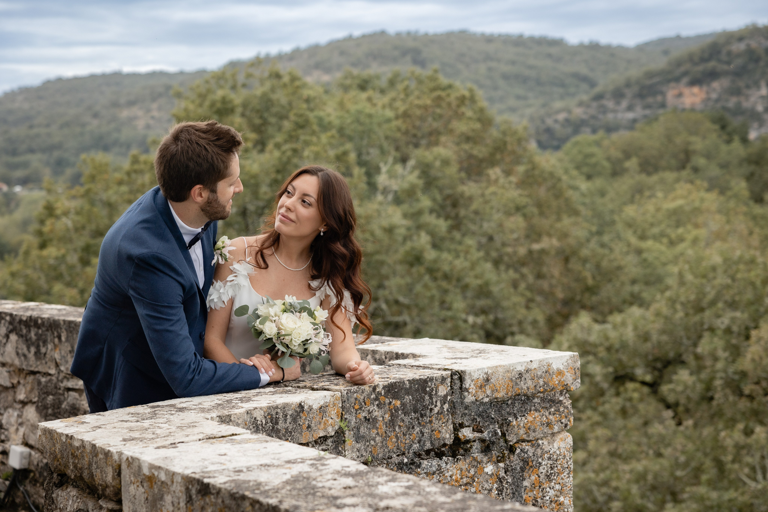 French Chateau Wedding. Elopement at Château de Cénevières. Eugénie Smirnova — your photographer in Toulouse and southwest France