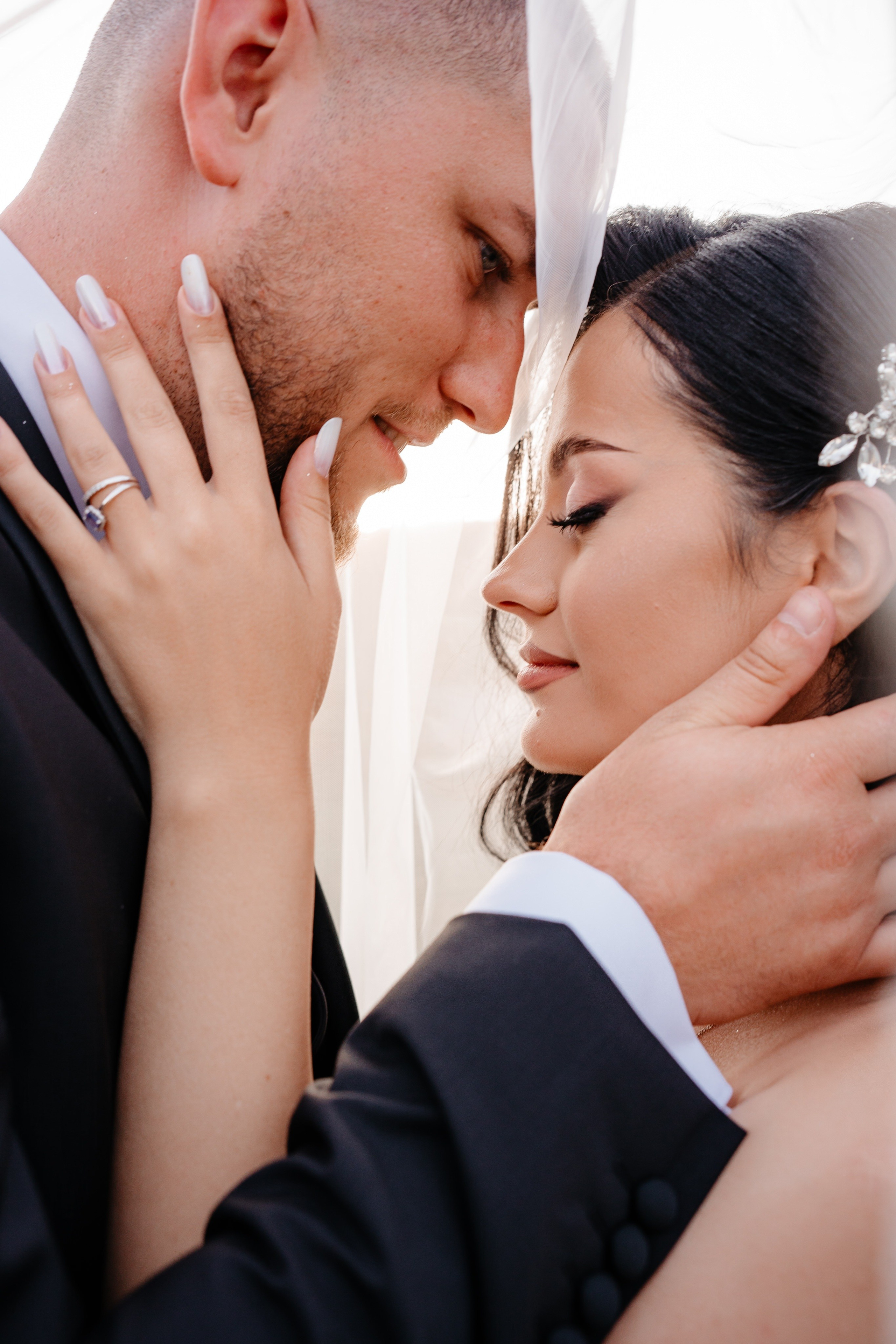 Catalina & Remus. Raw Studio. Fotograful tau de nunta!