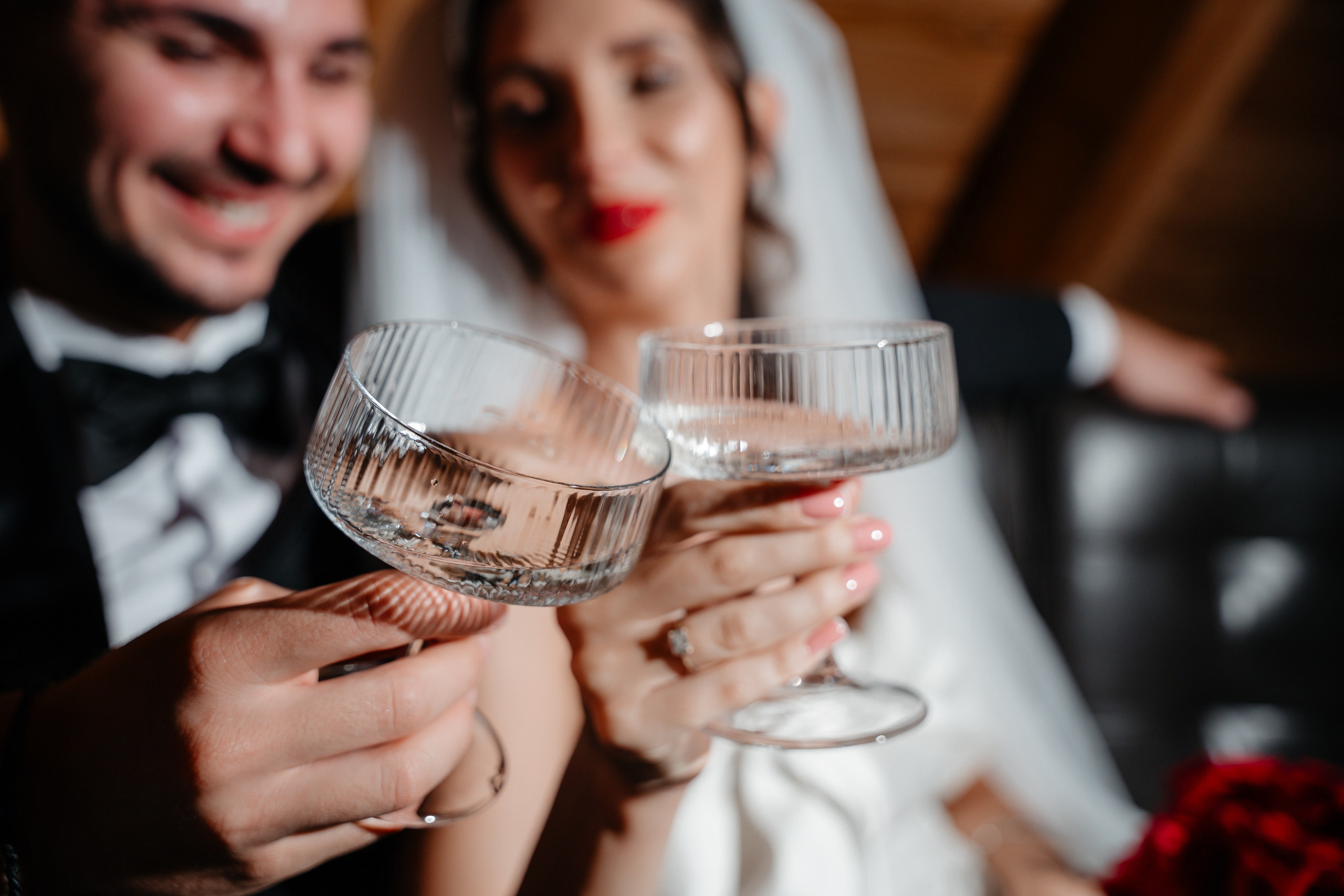 Povestea de nuntă a lui Anca și Dragoș în Bacău | Fotografie de Eveniment. Raw Studio. Fotograful tau de nunta!