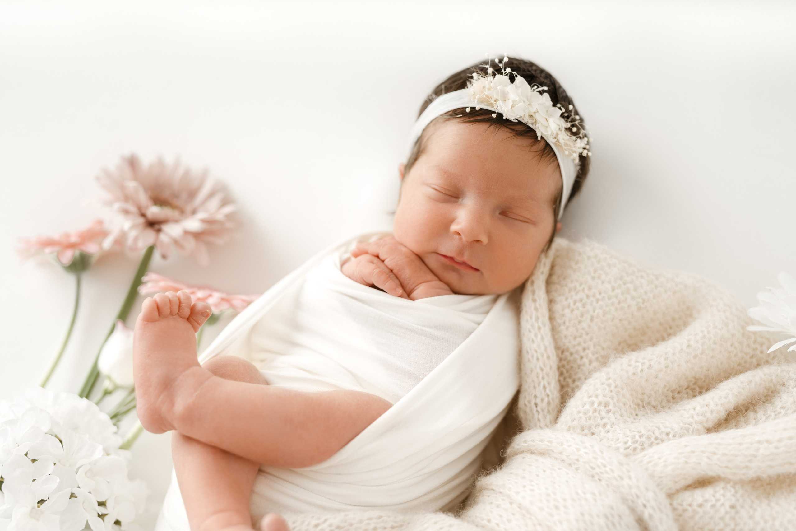 Sesja noworodkowa. Fotograf Łódź - sesja ciążowa, noworodkowa, dziecięca. Studio w Łodzi