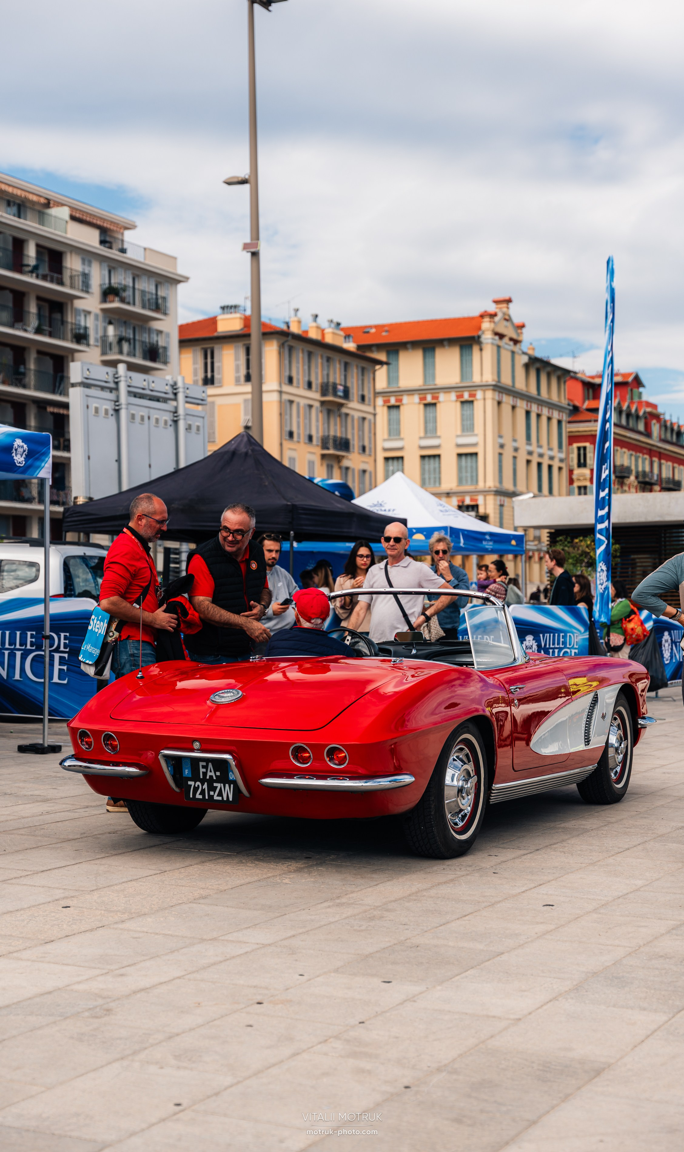 Cars and Socca. Photographe de voitures à Paris — Vitalii Motruk