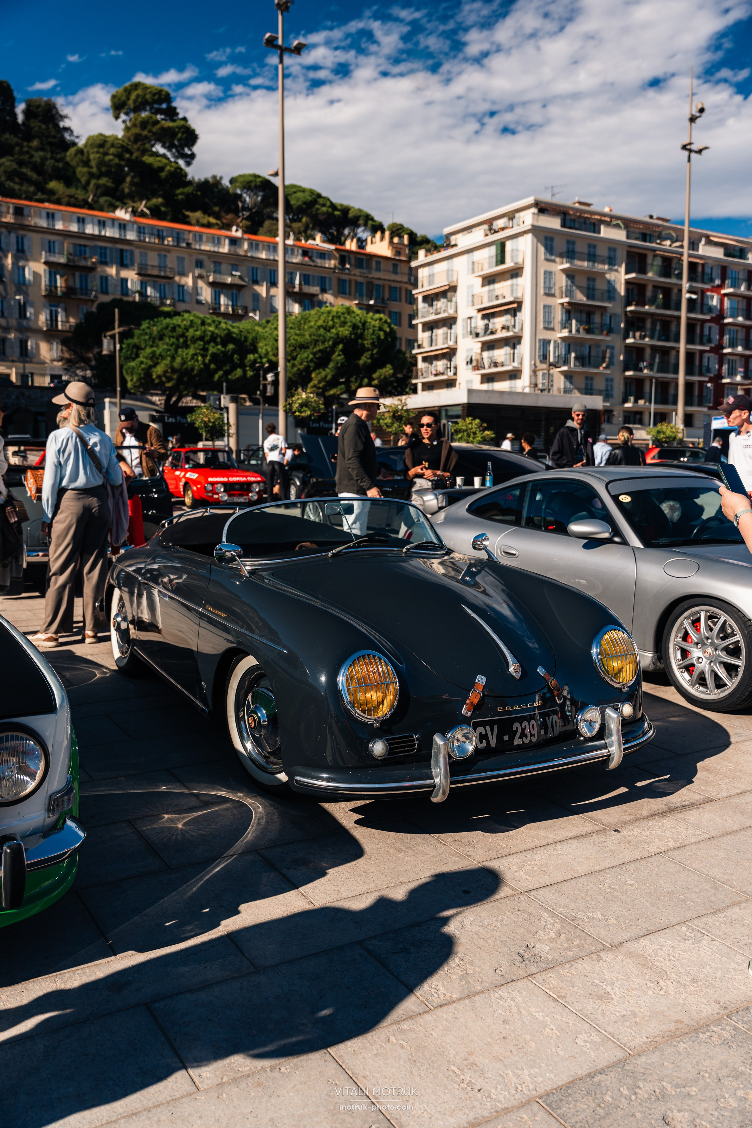 Cars and Socca. Photographe de voitures à Paris — Vitalii Motruk