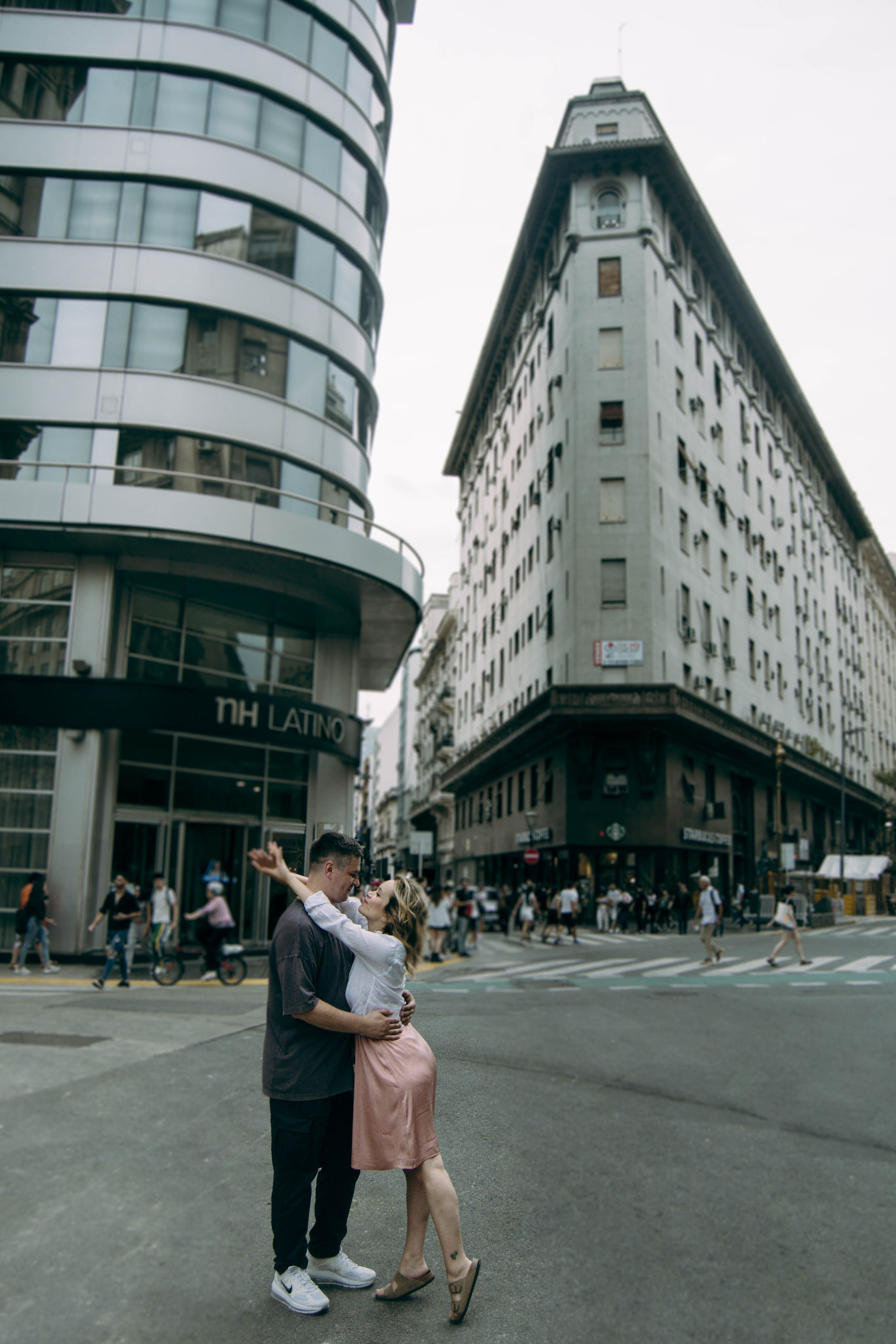 Te amo. Photographer @elmirkami in the city of Buenos Aires