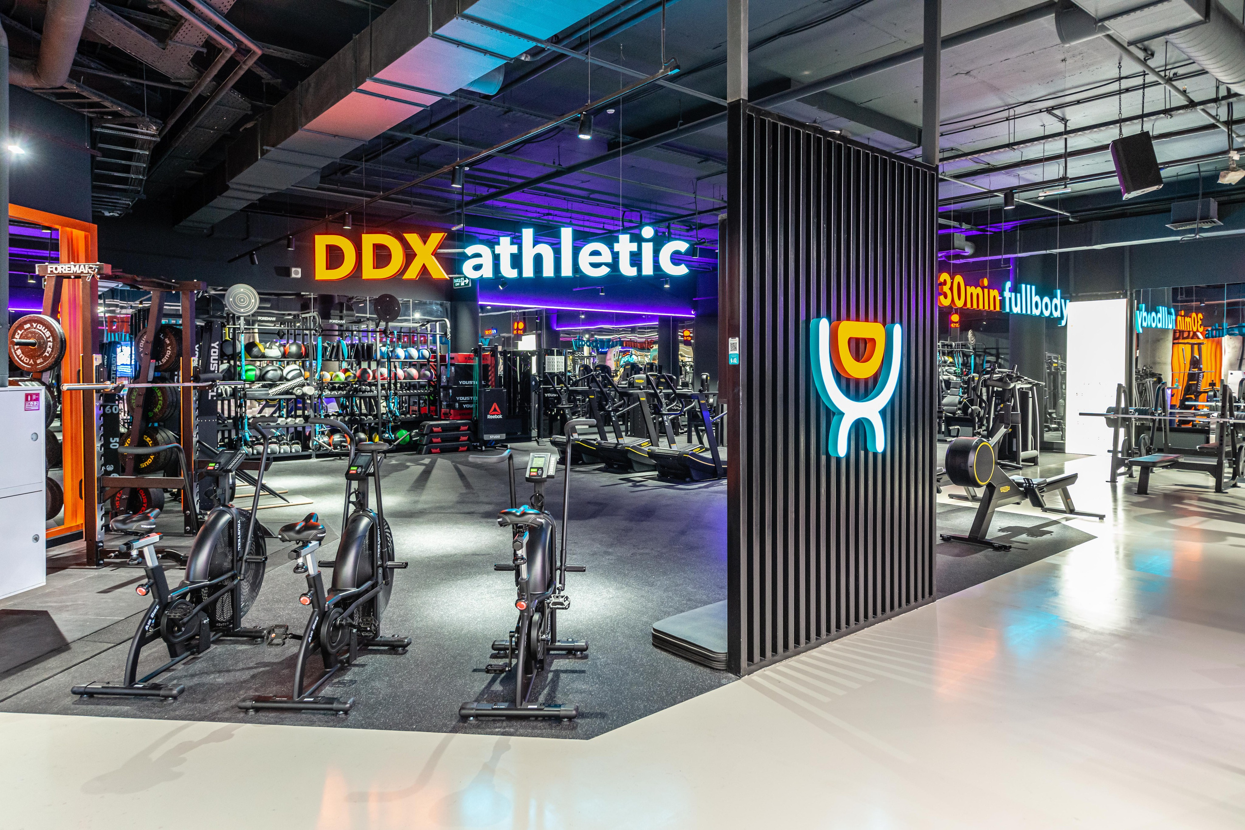 DDX Fitness в Место встречи Киргизия. ФОТОГРАФ МЕКСИКА КИНТАНА-РОО