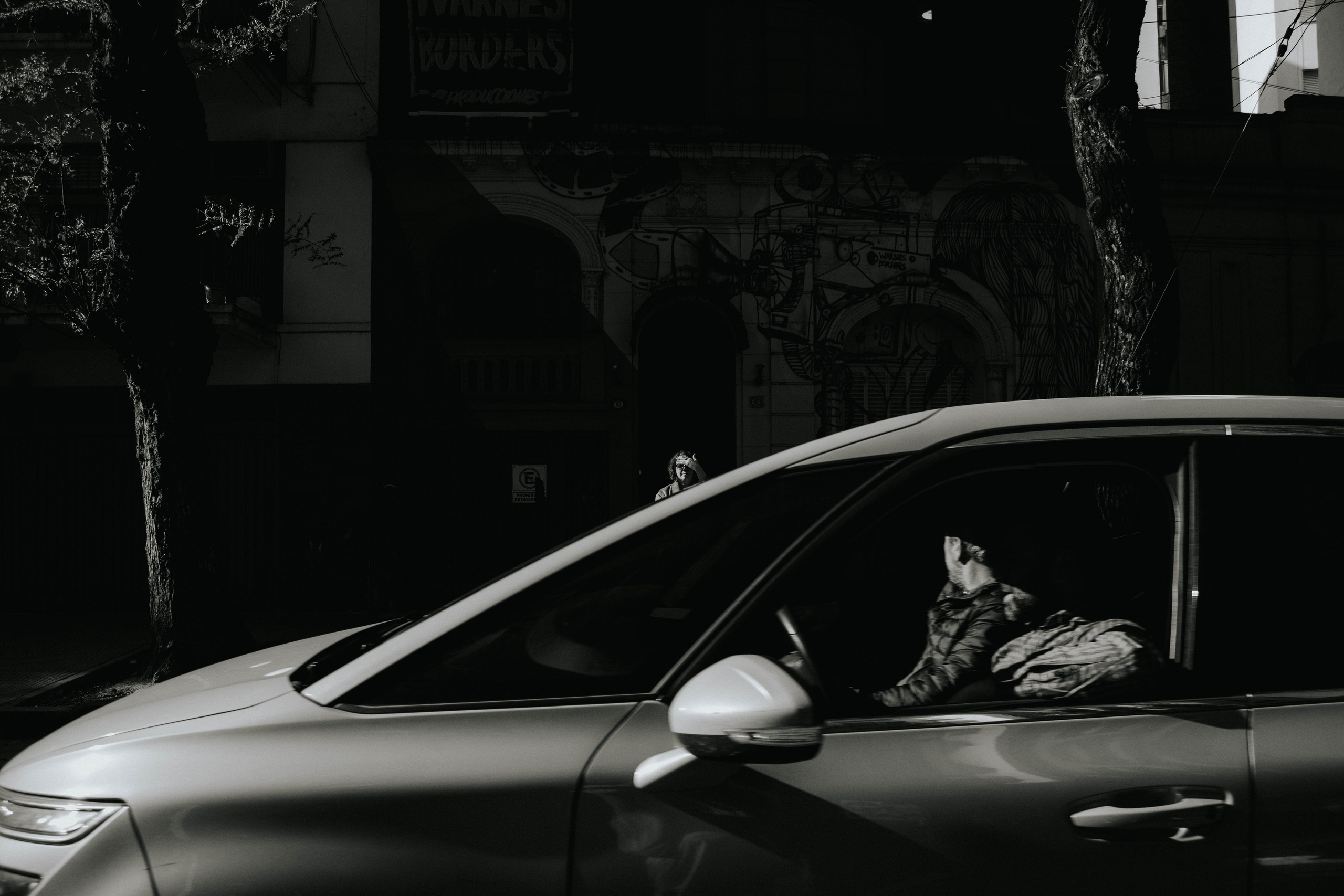 Nice to meet you, Eugenia. Photographer @elmirkami in the city of Buenos Aires