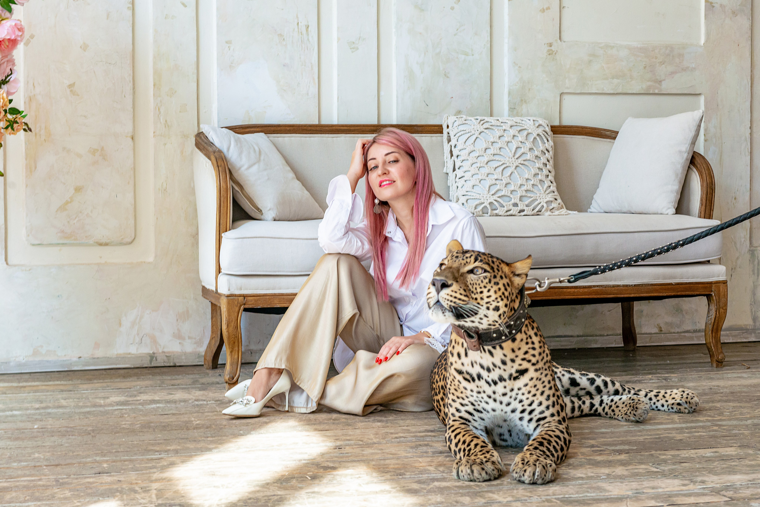 Photosession in the studio with a leopard. FOTÓGRAFO MÉXICO QUINTANA ROO