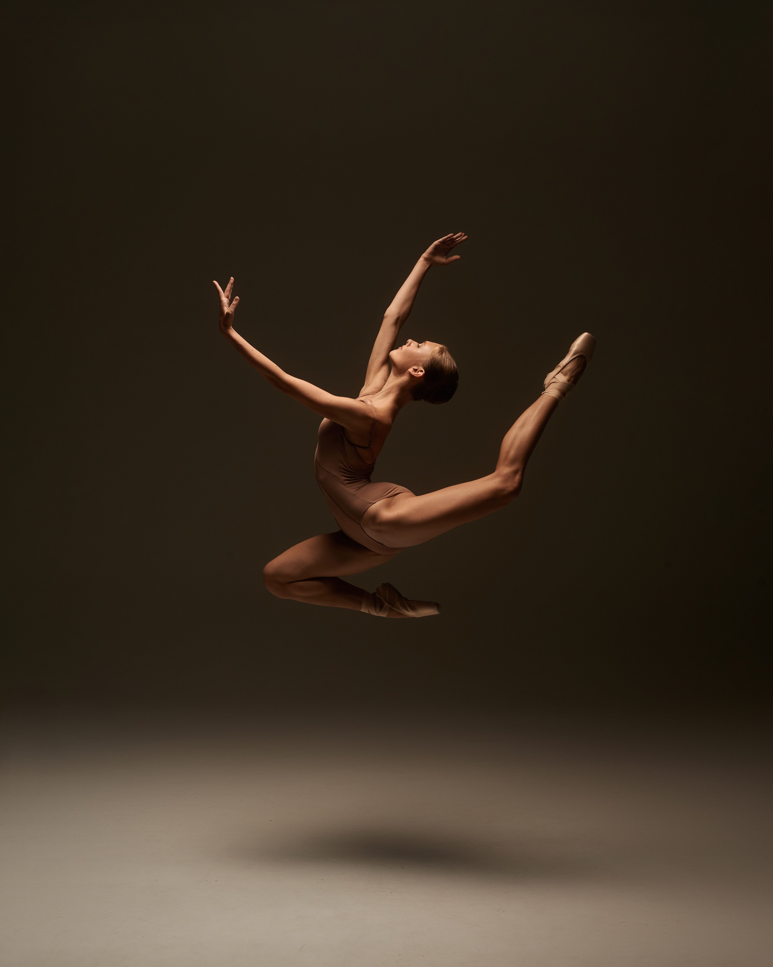 Sesja zdjęciowa dla baleriny | Gra światła i cienia w studio. Portrait & Fashion Photographer | Сannes, Paris, Monaco, Dubai, Kyiv — - Alisa Postnykova