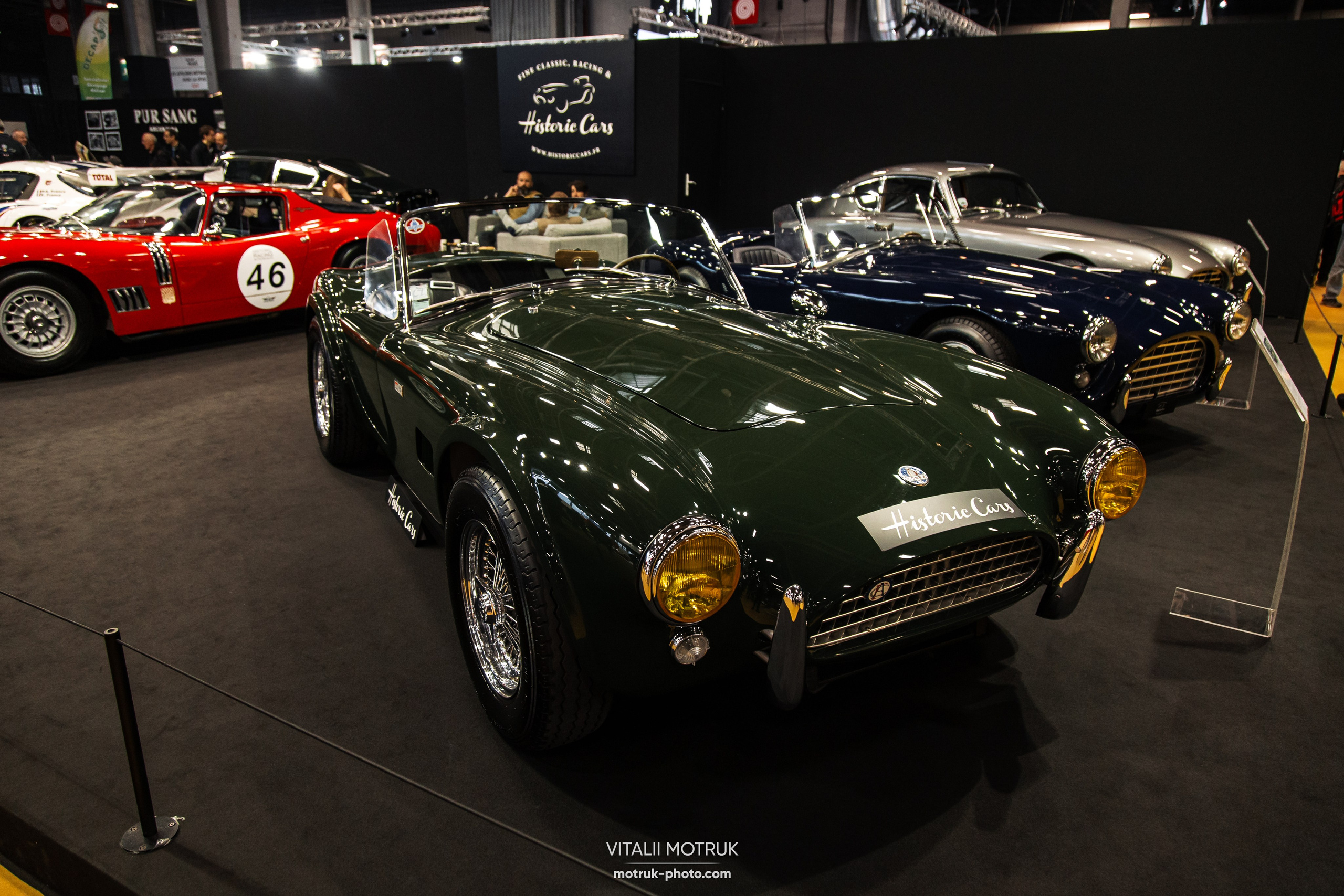 Retromobile 2023. Photographe de voitures à Paris — Vitalii Motruk