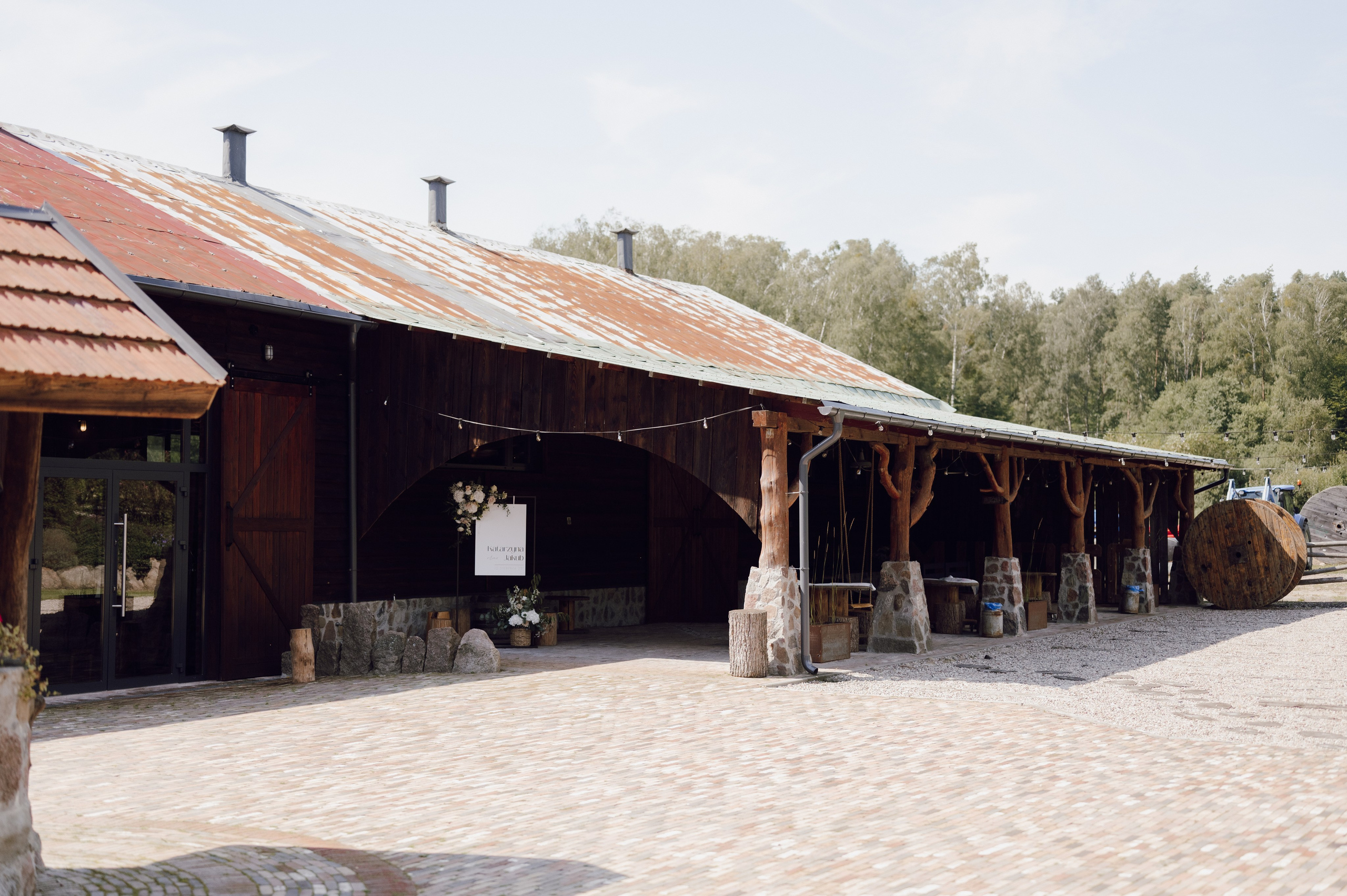 Kasia & Kuba | Wesele w stodole Owczarnia. Ślubny fotograf Poznań | Oliwia Makara