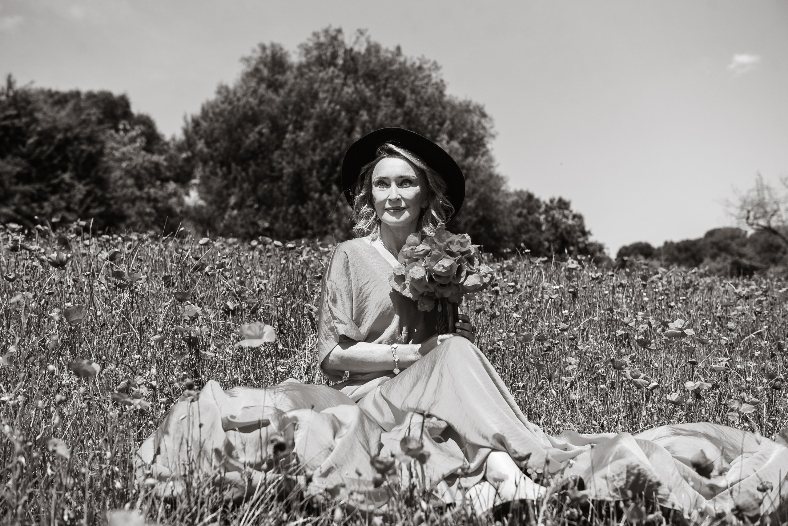 Olga Campos flores rojos. Фотограф Екатерина Гасанова — фотосессии в Барселоне