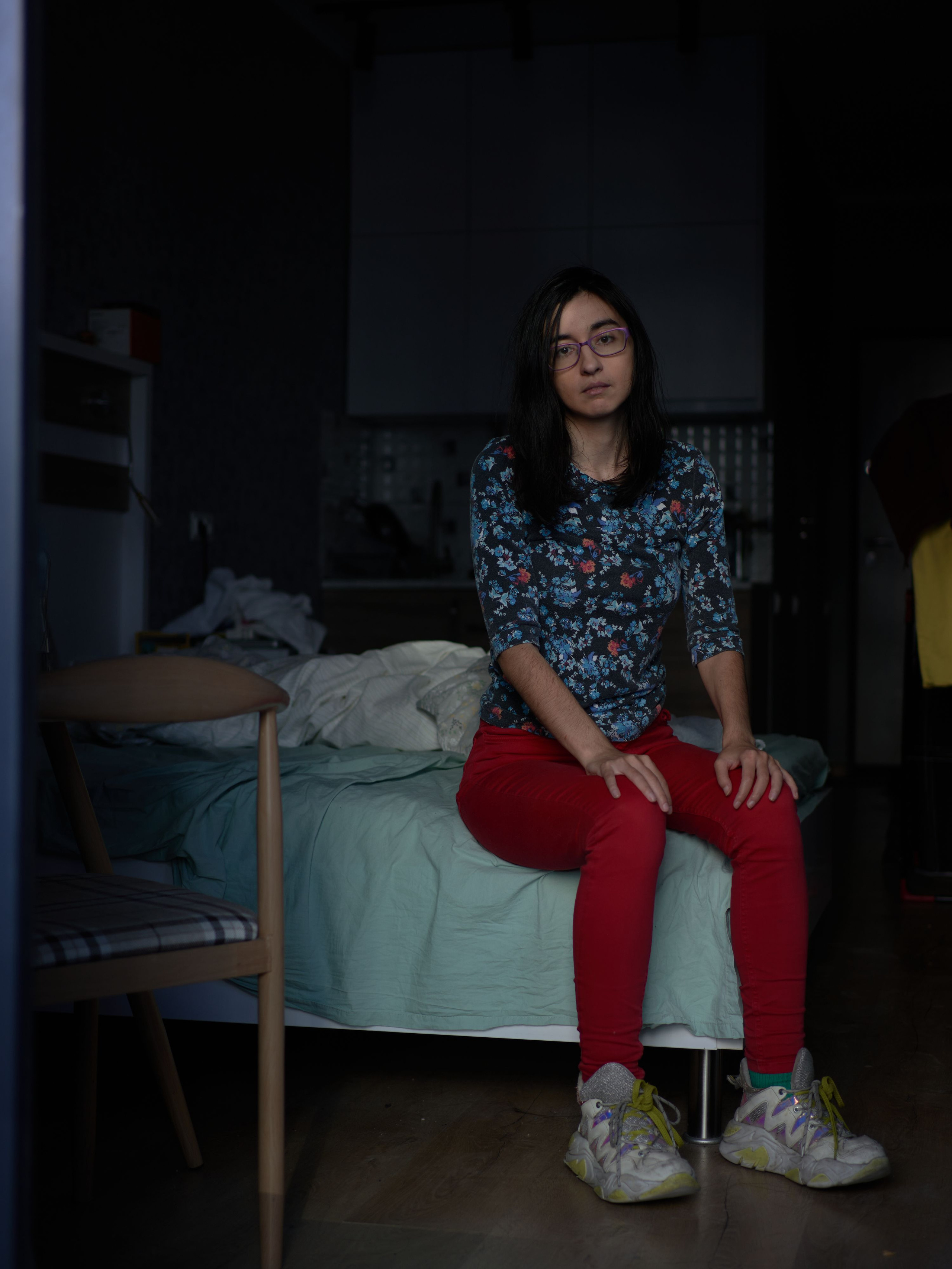 Anna is a journalist, photographer, retoucher. As an autistic person, she shares on her blog what it means to emigrate as a neurodivergent.
