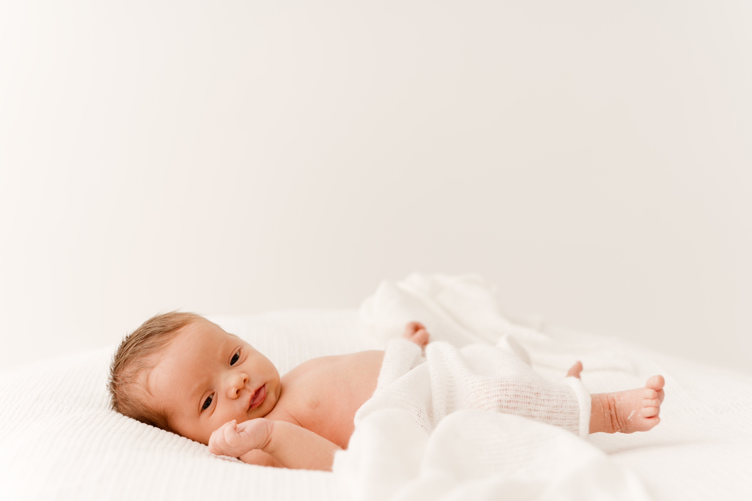 Sesja noworodkowa malutkiej Antosi. Fotograf Łódź - sesja ciążowa, noworodkowa, dziecięca. Studio w Łodzi