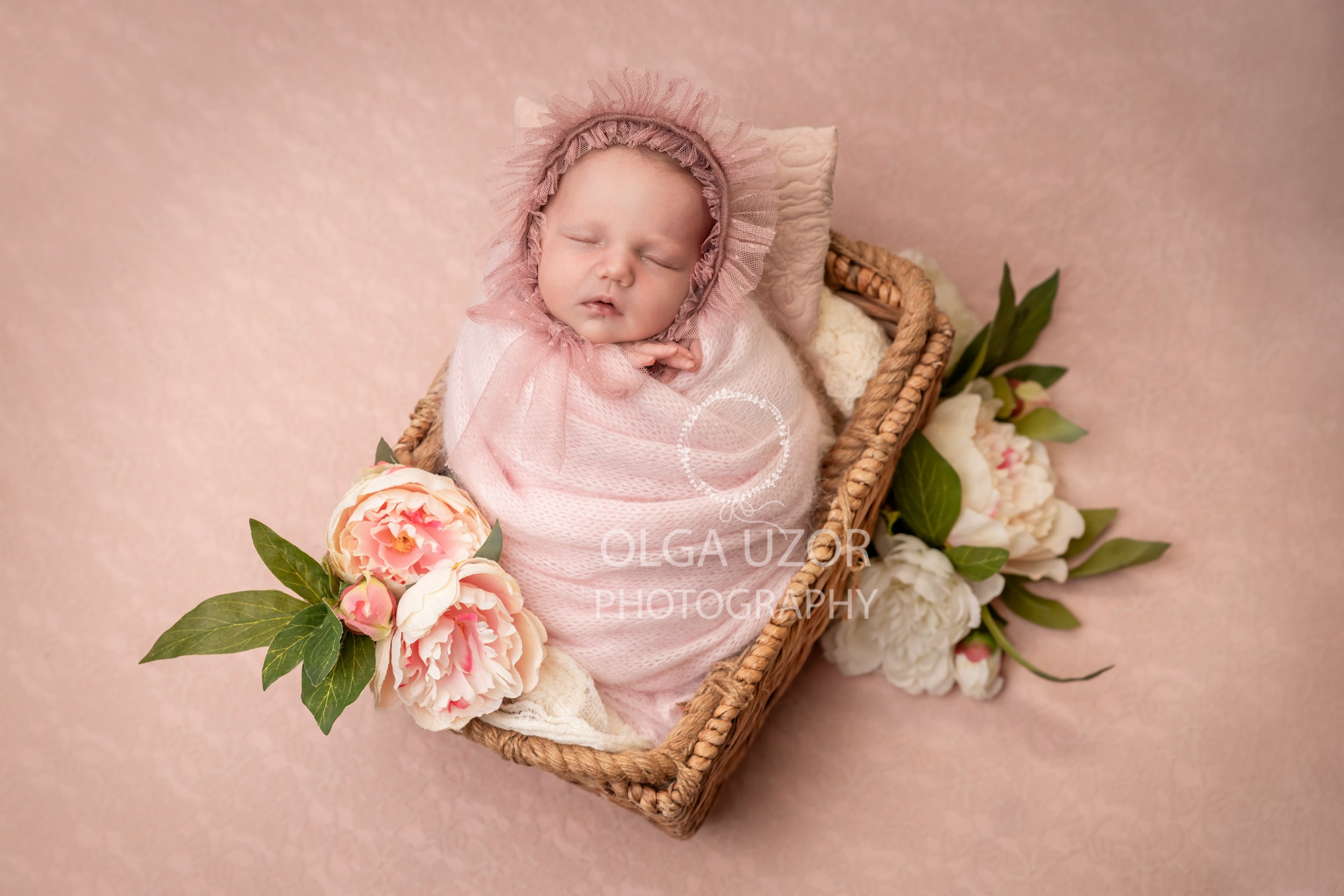 Newborn photo session Stevenage, Hertfordshire. Photographer. Stevenage, Hertfordshire family, maternity and newborn photographer