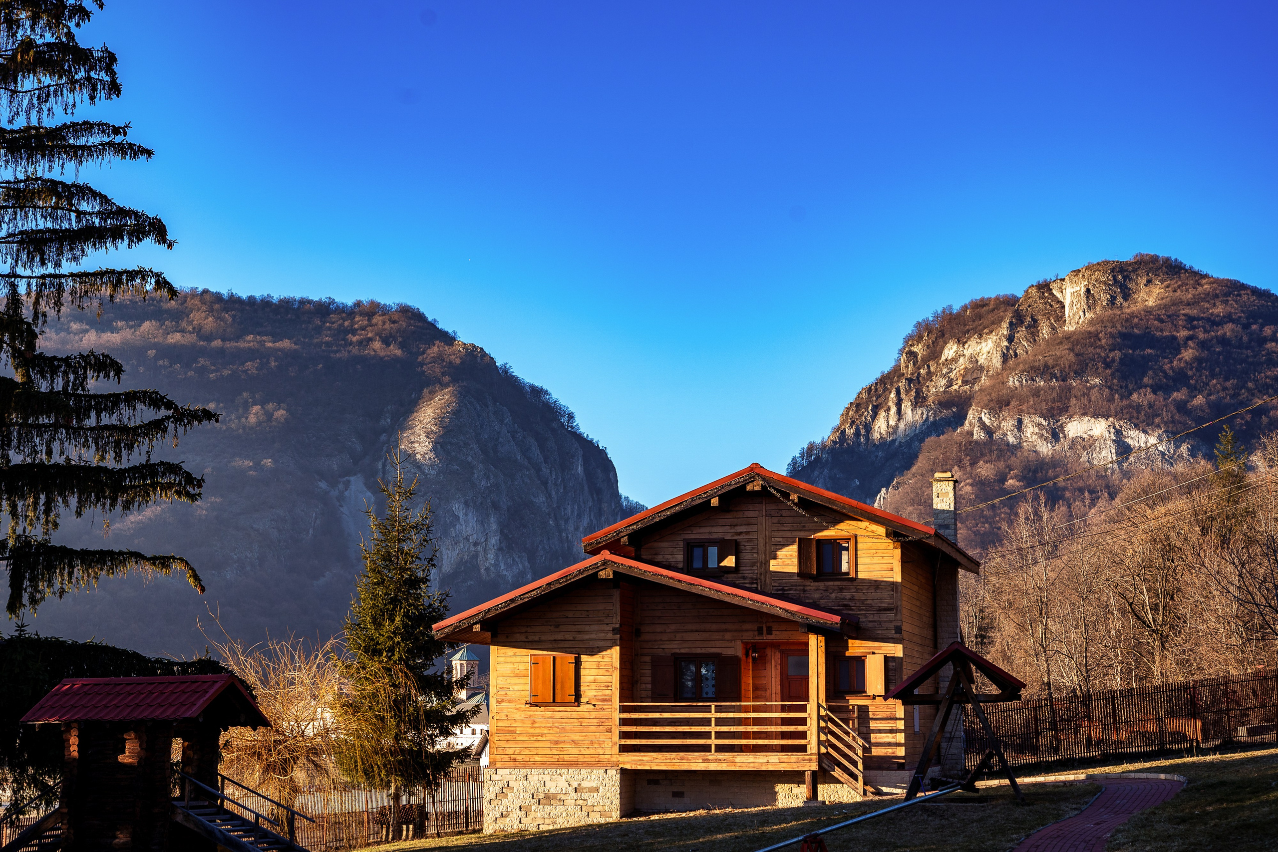 Descoperă Pensiunea Cheile-Oltetului prin Lentila mea