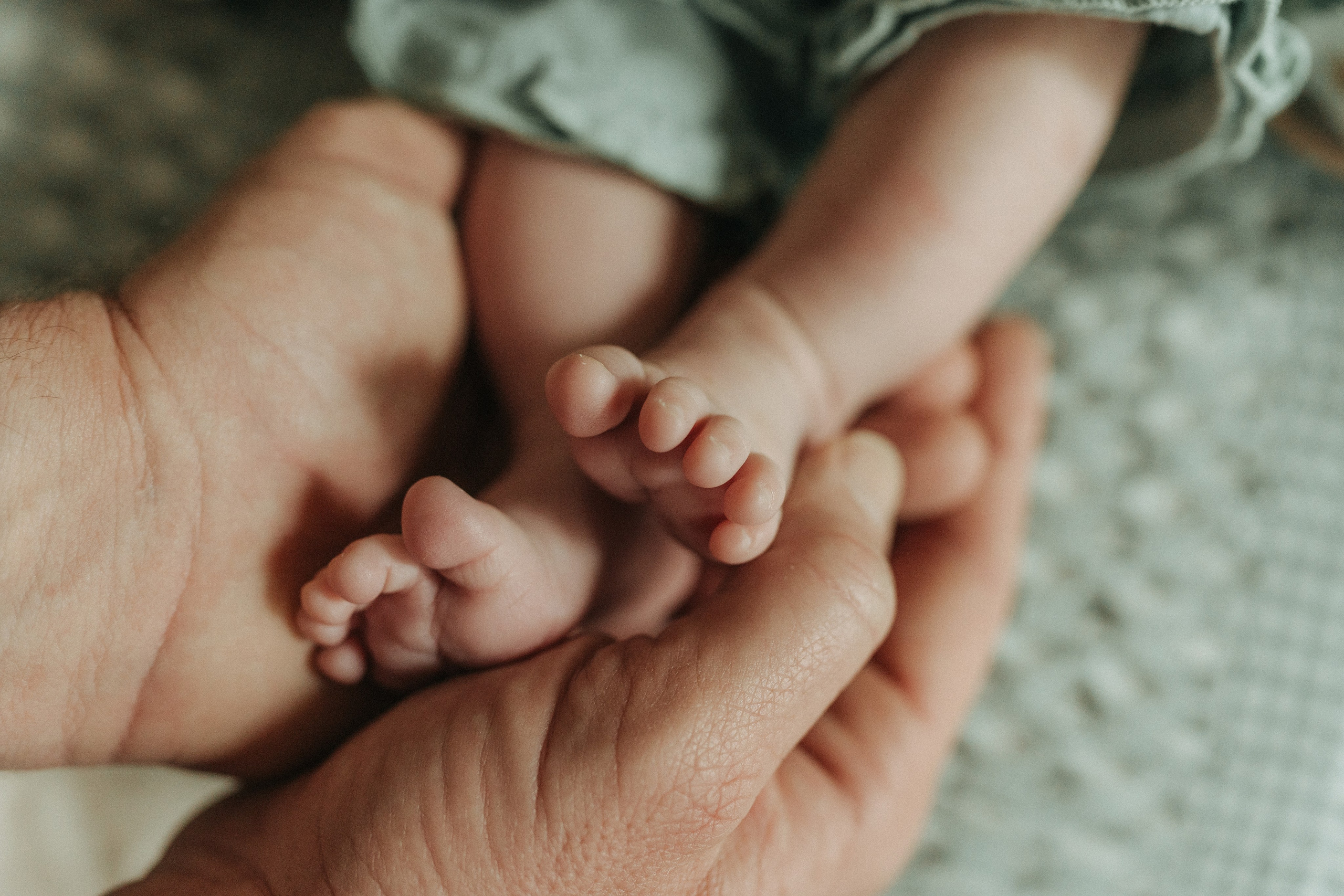 Newborn Photography with Parents – Gentle & Loving Moments. Alisa Tant — Family and newborn photographer Bucks County, Montgomery county, Philadelphia, NJ