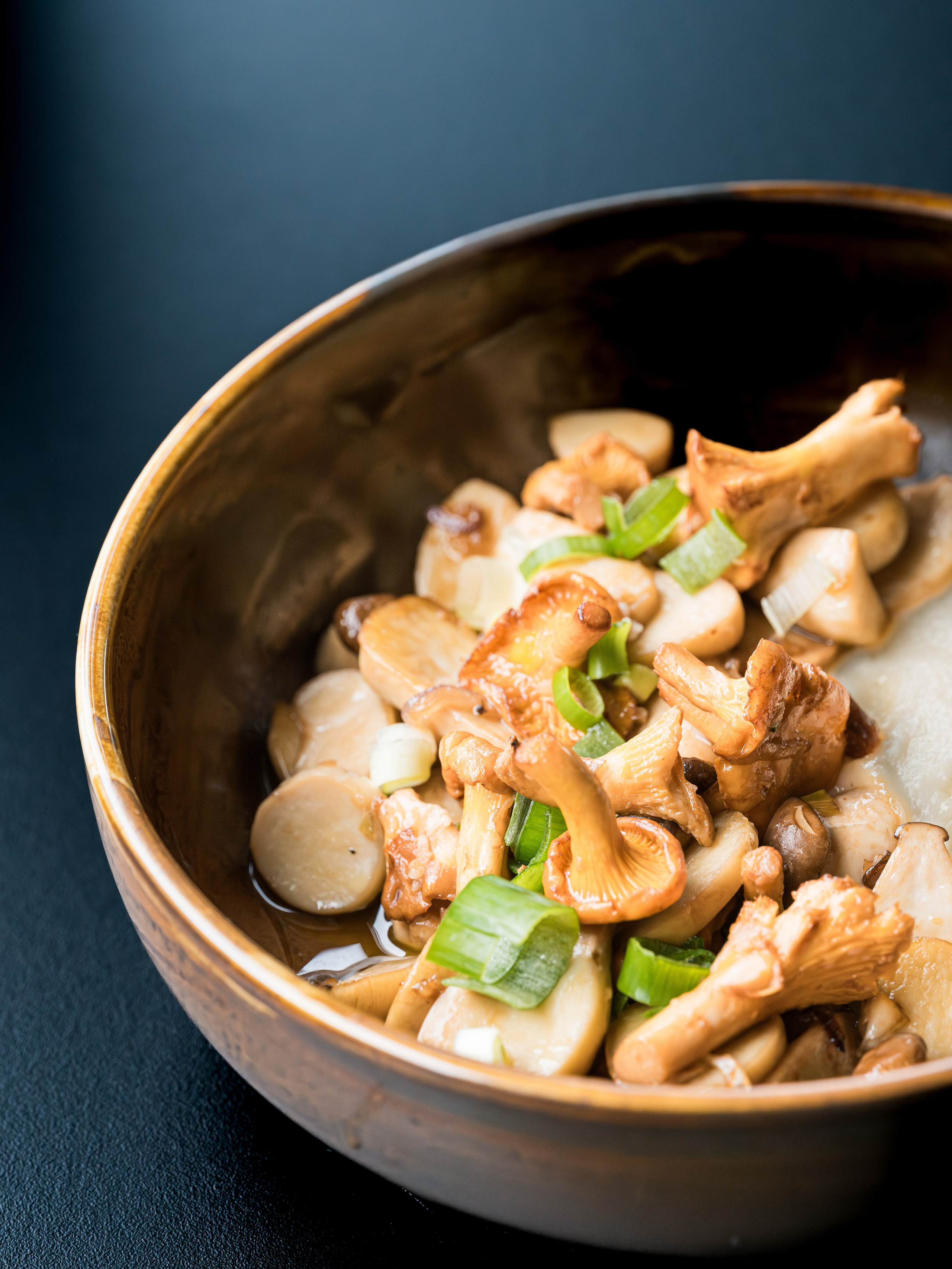 Plating gourmet cu prezentare elegantă, ideal pentru restaurante fine dining din Belgia